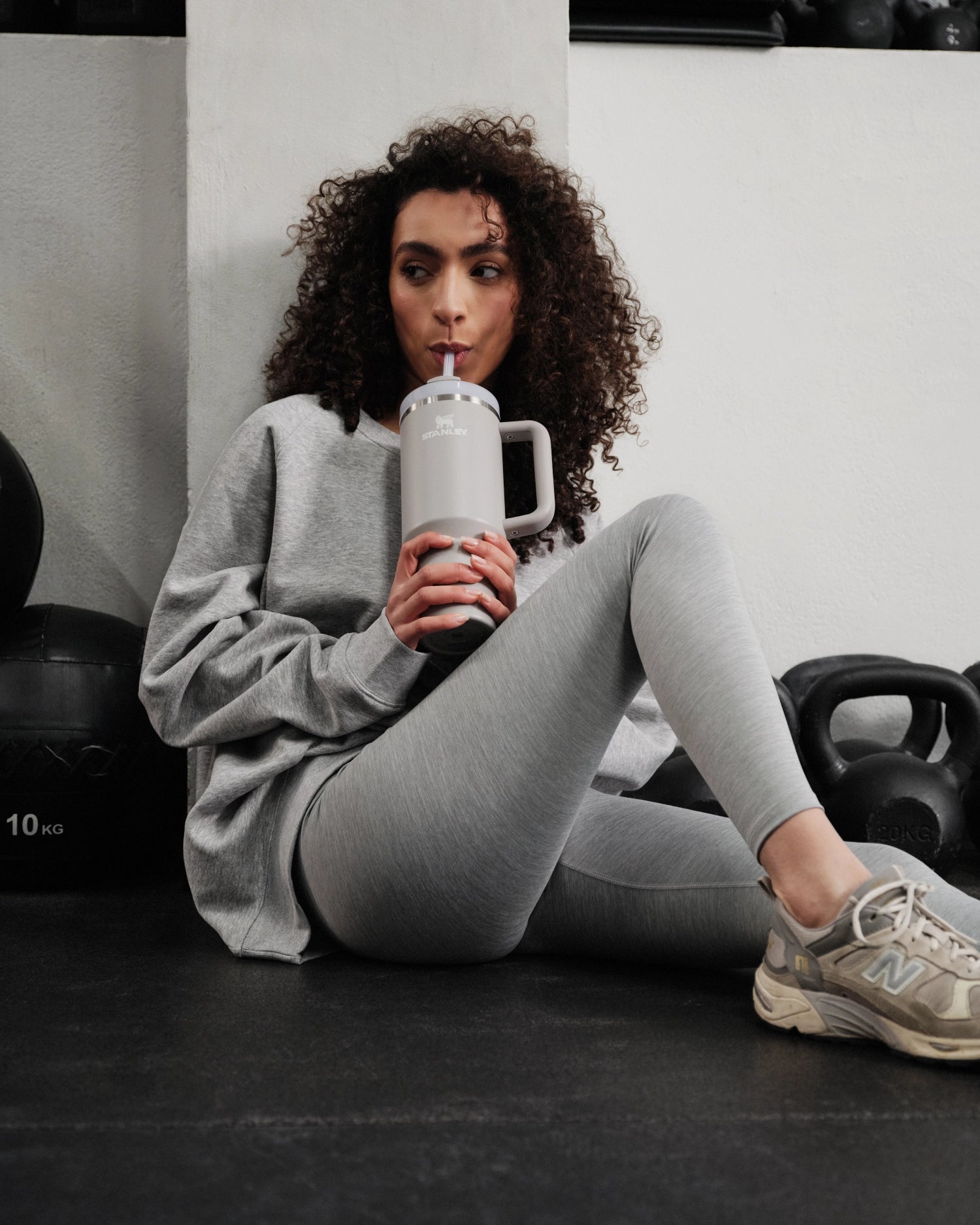 Quencher FlowState 1.18l ash in Silber präsentiert im Onlineshop von KAQTU Design AG. Trinkflaschen ist von Stanley