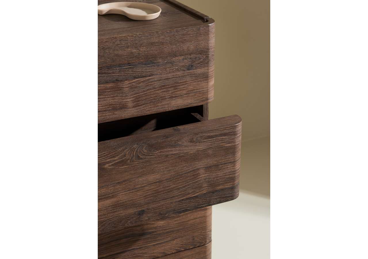 Moderner Nachttisch von Venture Home, perfekt für stilvolle Schlafzimmer, mit elegantem Design und praktischem Stauraum.