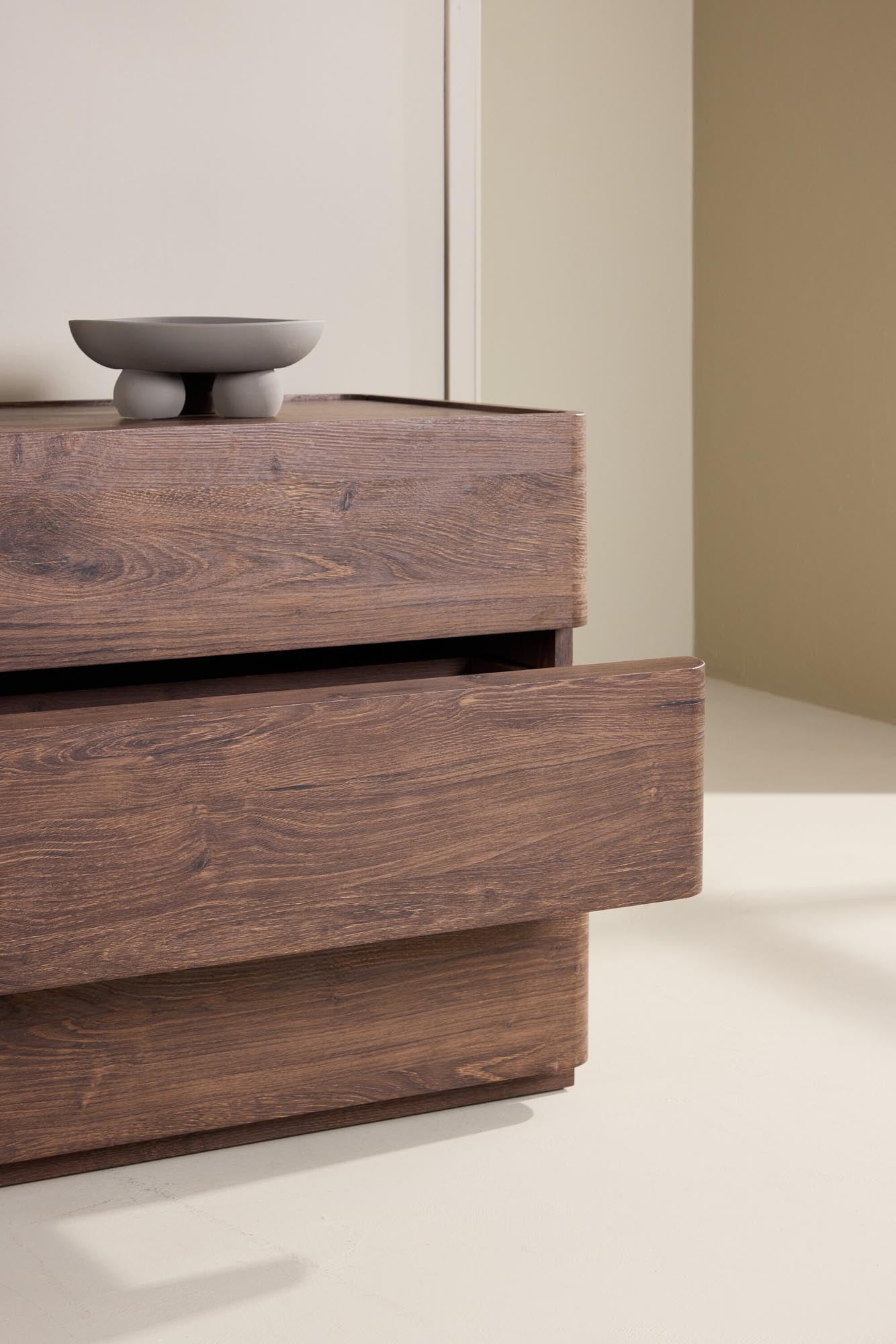 Moderner Nachttisch von Venture Home, perfekt für stilvolle Schlafzimmer, mit elegantem Design und praktischem Stauraum.