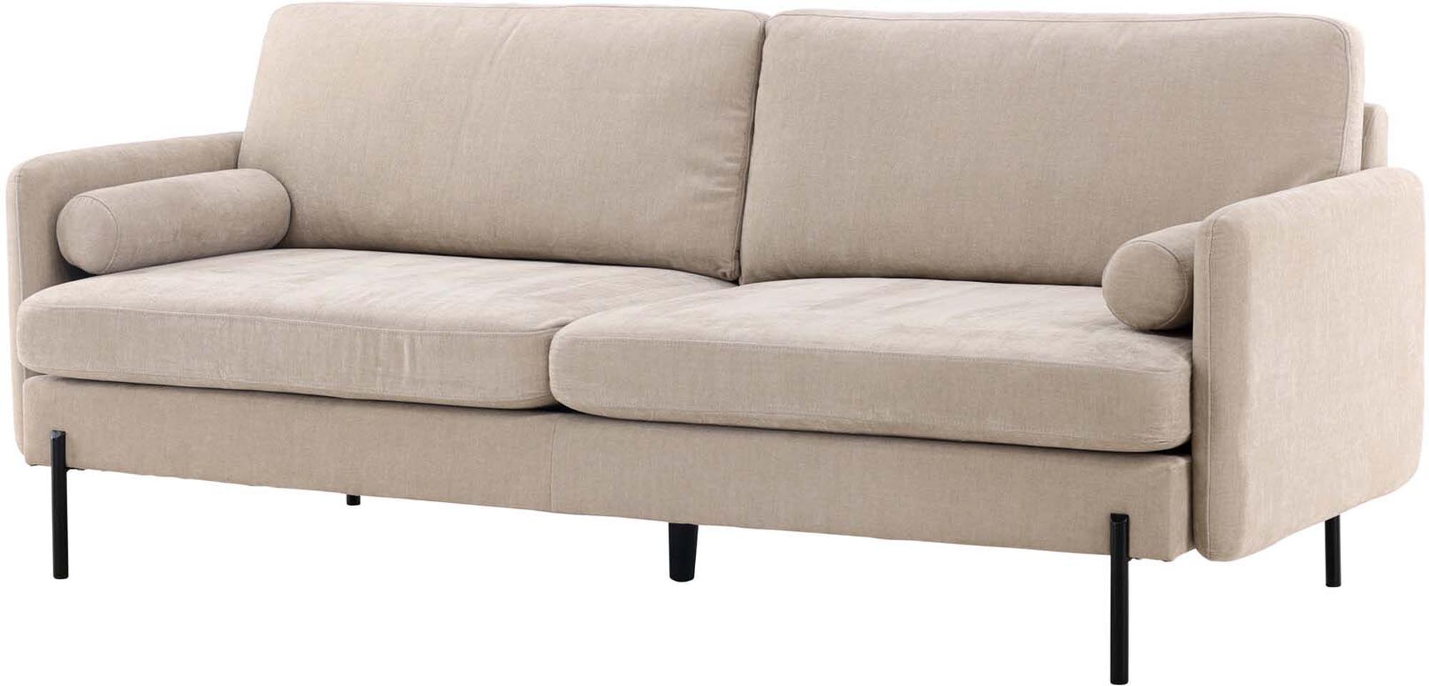 Erleben Sie das Antibes 3-Sitzer-Sofa von Venture Home – ein stilvolles, komfortables Sofa, das jedem Raum Eleganz verleiht.