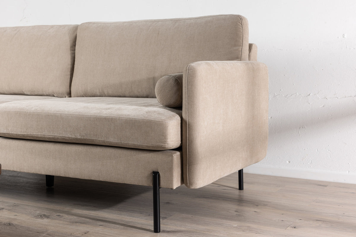 Antibes 3 Sitzer Sofa in Beige präsentiert im Onlineshop von KAQTU Design AG. 2er Sofa ist von Venture Home