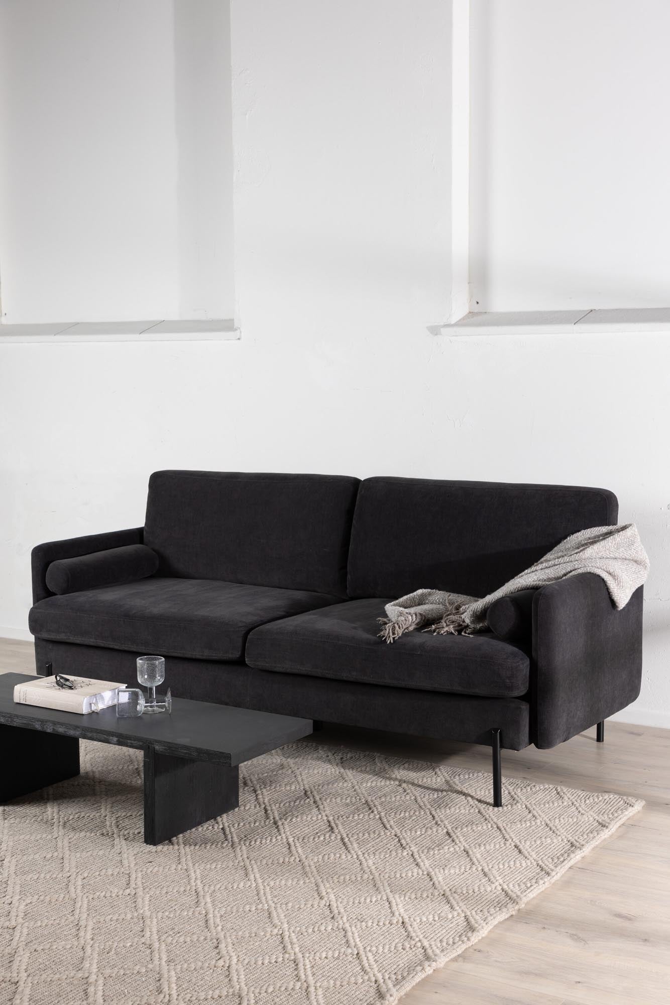 Entdecken Sie das Antibes 3-Sitzer-Sofa von Venture Home – stilvoll, komfortabel und perfekt für jedes moderne Wohnzimmer.