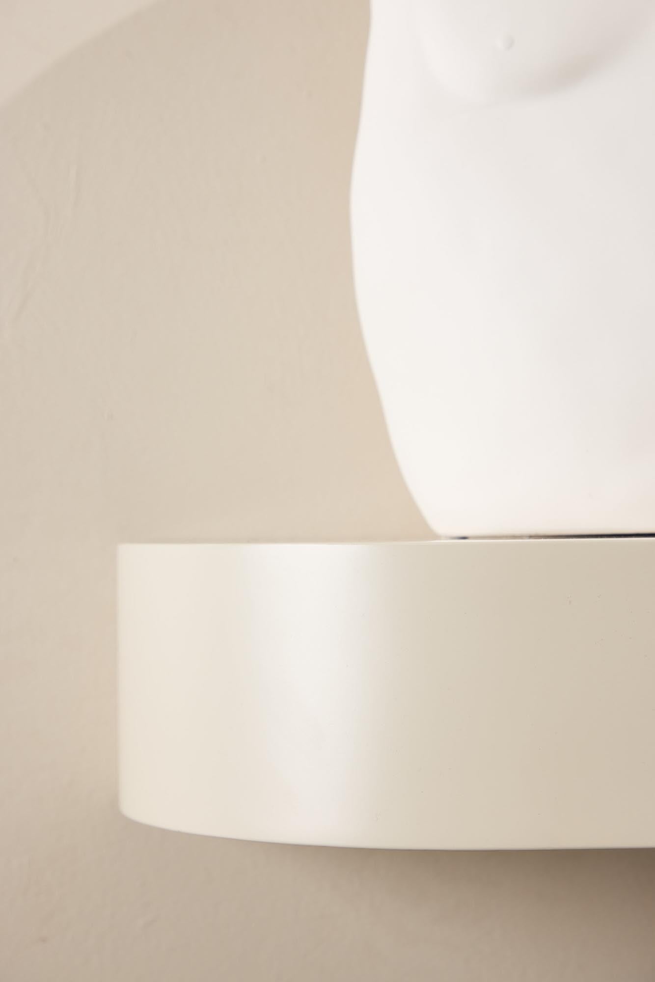 Das Glow Hyllor Wandregal von Venture Home bietet eine elegante Lösung für moderne und praktische Aufbewahrung in jedem Raum.