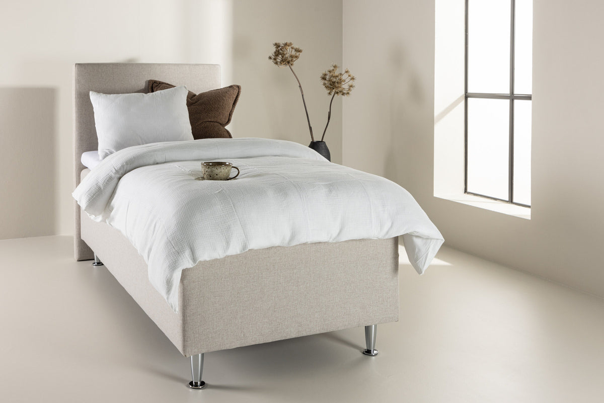 Bett Mesa in Beige präsentiert im Onlineshop von KAQTU Design AG. Bett ist von Venture Home
