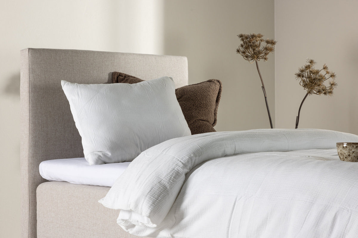 Bett Mesa in Beige präsentiert im Onlineshop von KAQTU Design AG. Bett ist von Venture Home