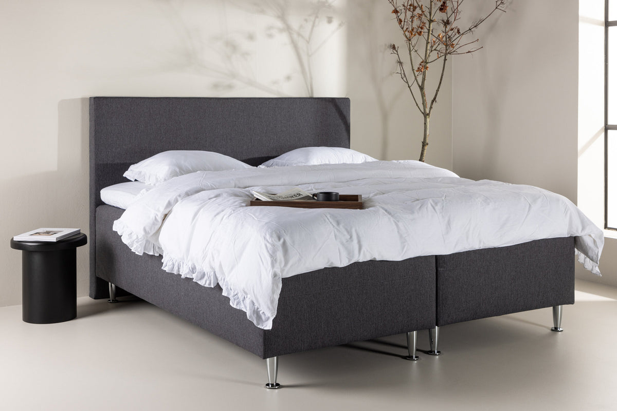 Bett Mesa in Dunkelgrau präsentiert im Onlineshop von KAQTU Design AG. Bett ist von Venture Home