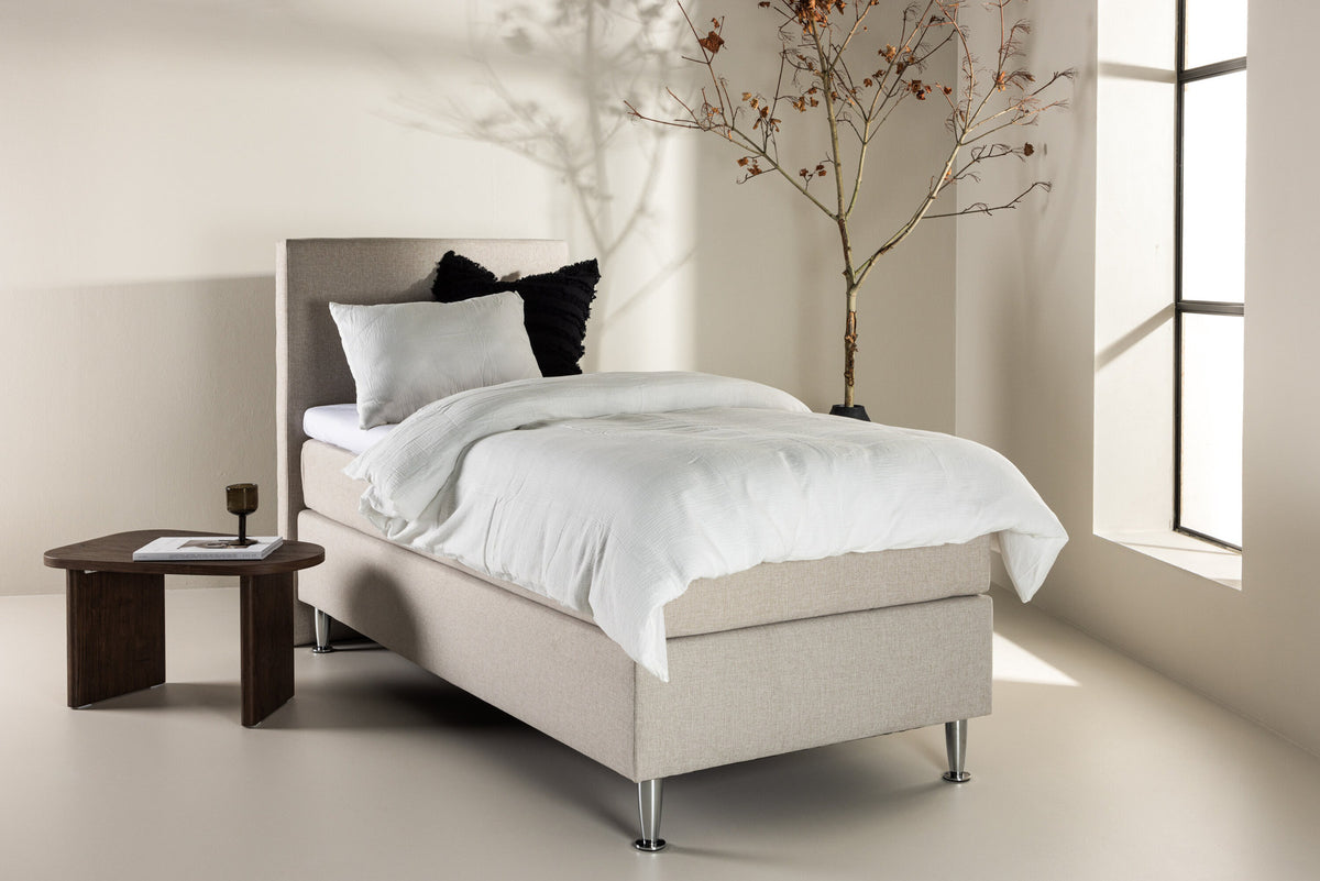 Bett Toledo in Beige präsentiert im Onlineshop von KAQTU Design AG. Bett ist von Venture Home