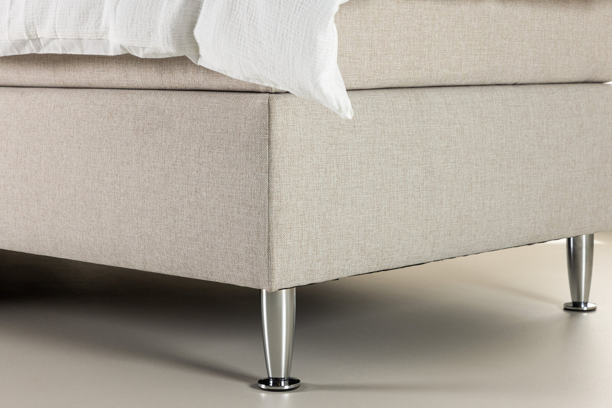 Bett Toledo in Beige präsentiert im Onlineshop von KAQTU Design AG. Bett ist von Venture Home