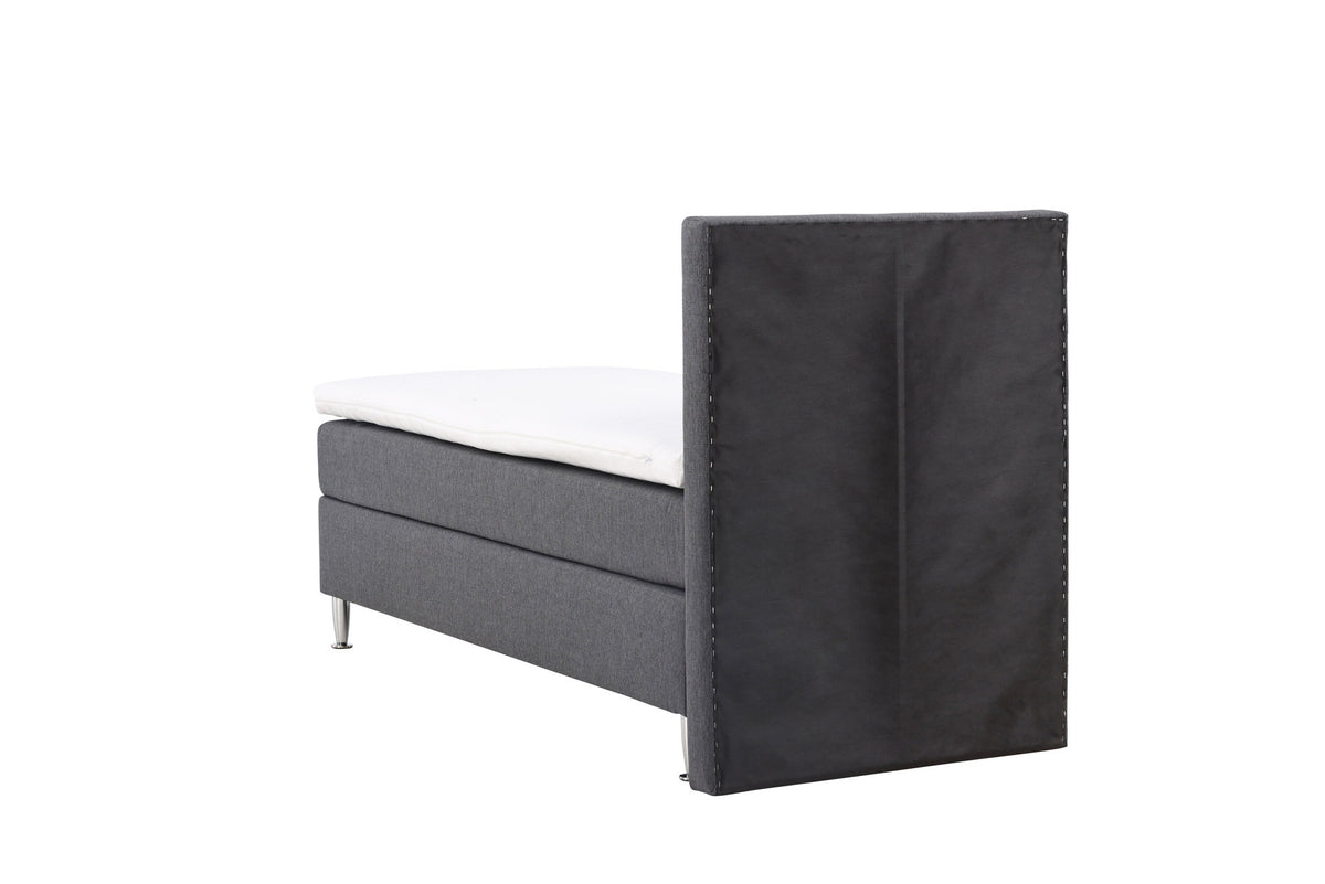 Bett Toledo in Dunkelgrau präsentiert im Onlineshop von KAQTU Design AG. Bett ist von Venture Home