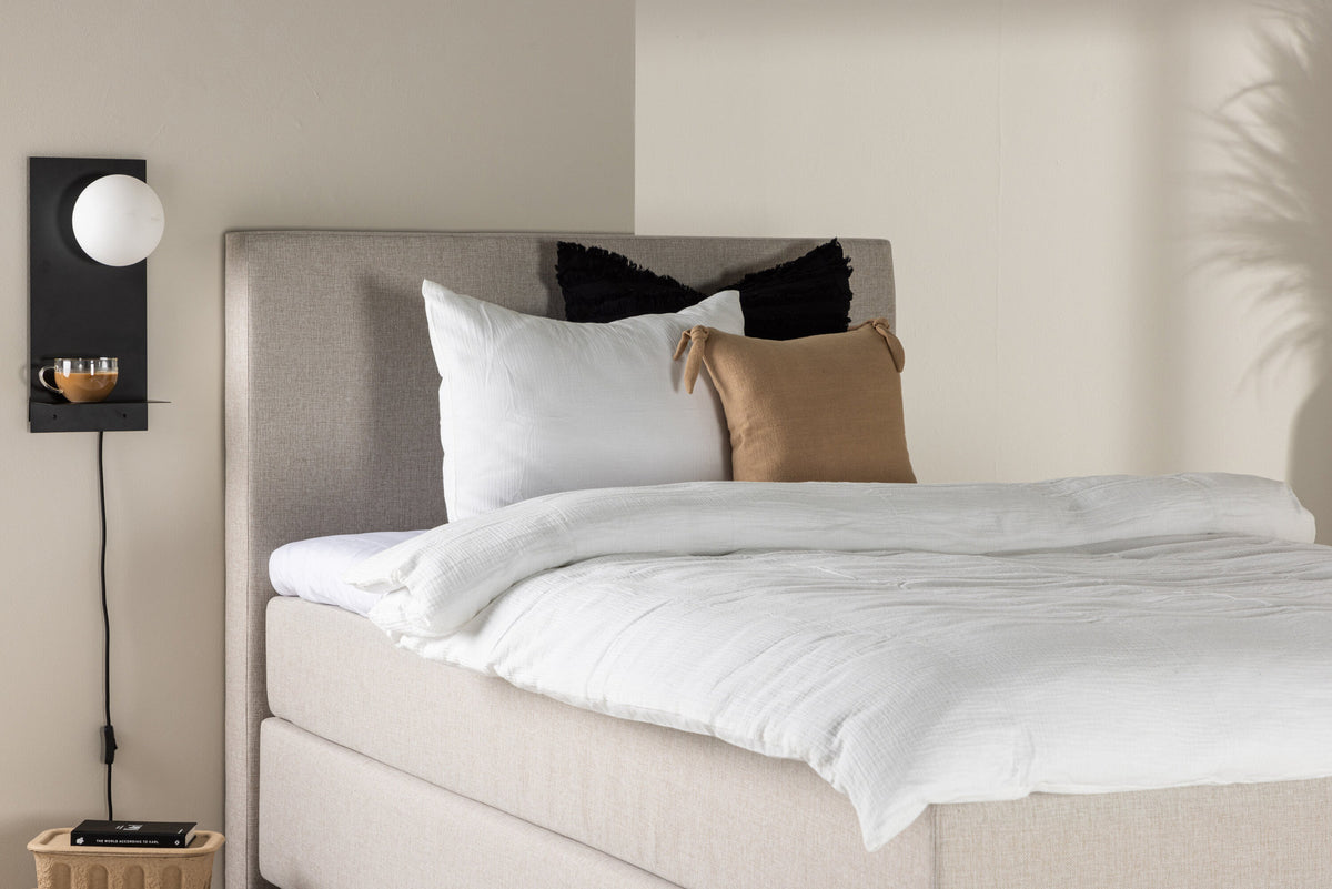 Bett Toledo in Beige präsentiert im Onlineshop von KAQTU Design AG. Bett ist von Venture Home