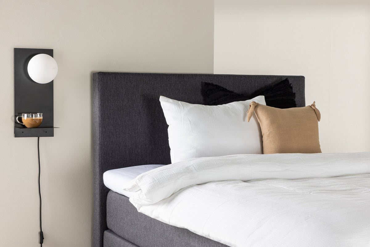 Bett Toledo in Dunkelgrau präsentiert im Onlineshop von KAQTU Design AG. Bett ist von Venture Home
