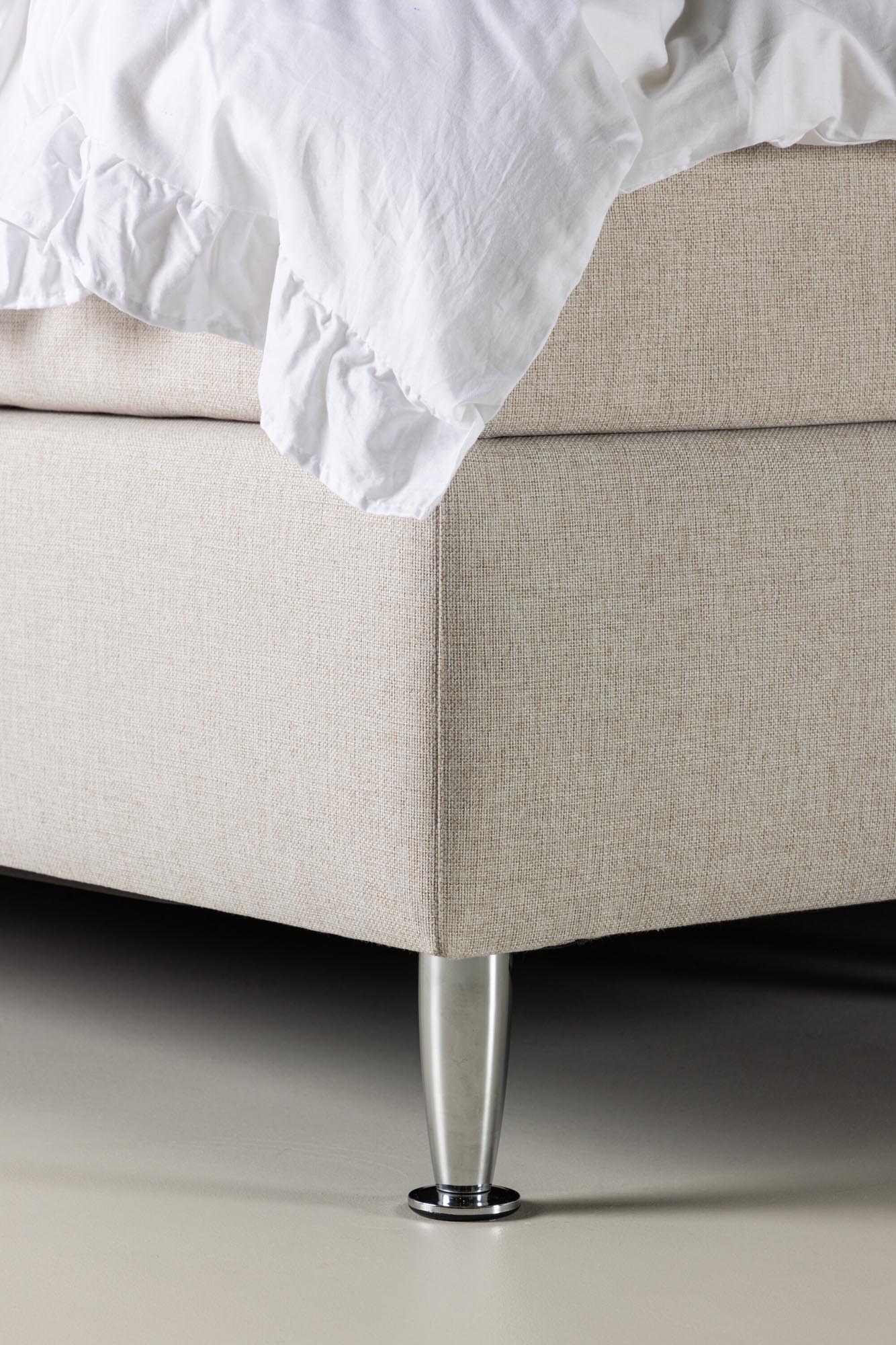 Entdecken Sie das elegante Bett Toledo von Venture Home: Hochwertige Materialien, stilvolles Design und optimaler Schlafkomfort für Ihr Schlafzimmer.