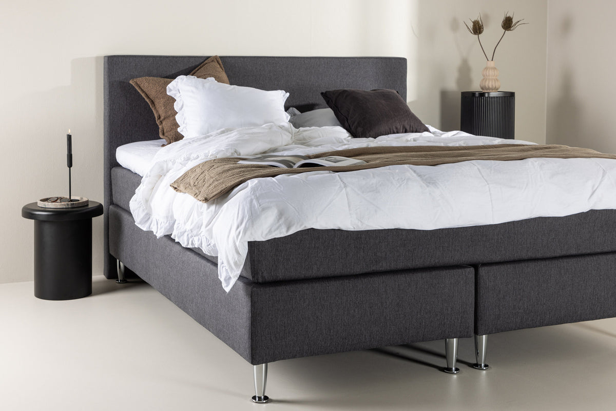 Bett Toledo in Dunkelgrau präsentiert im Onlineshop von KAQTU Design AG. Bett ist von Venture Home