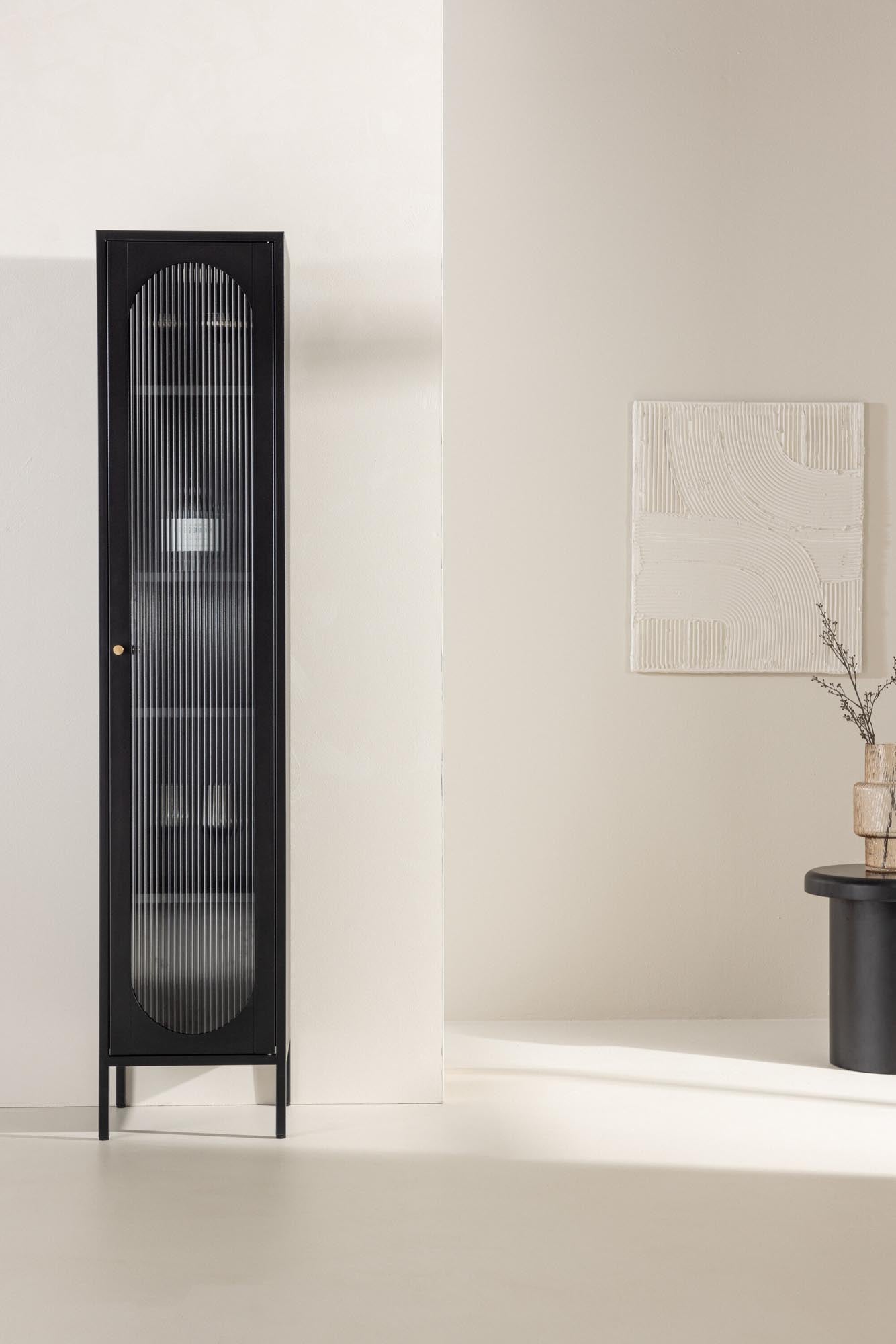 Der Cali Kabinett von Venture Home vereint elegantes Design mit langlebigem Stahl und bietet großzügigen Stauraum für Ihre Lieblingsstücke.