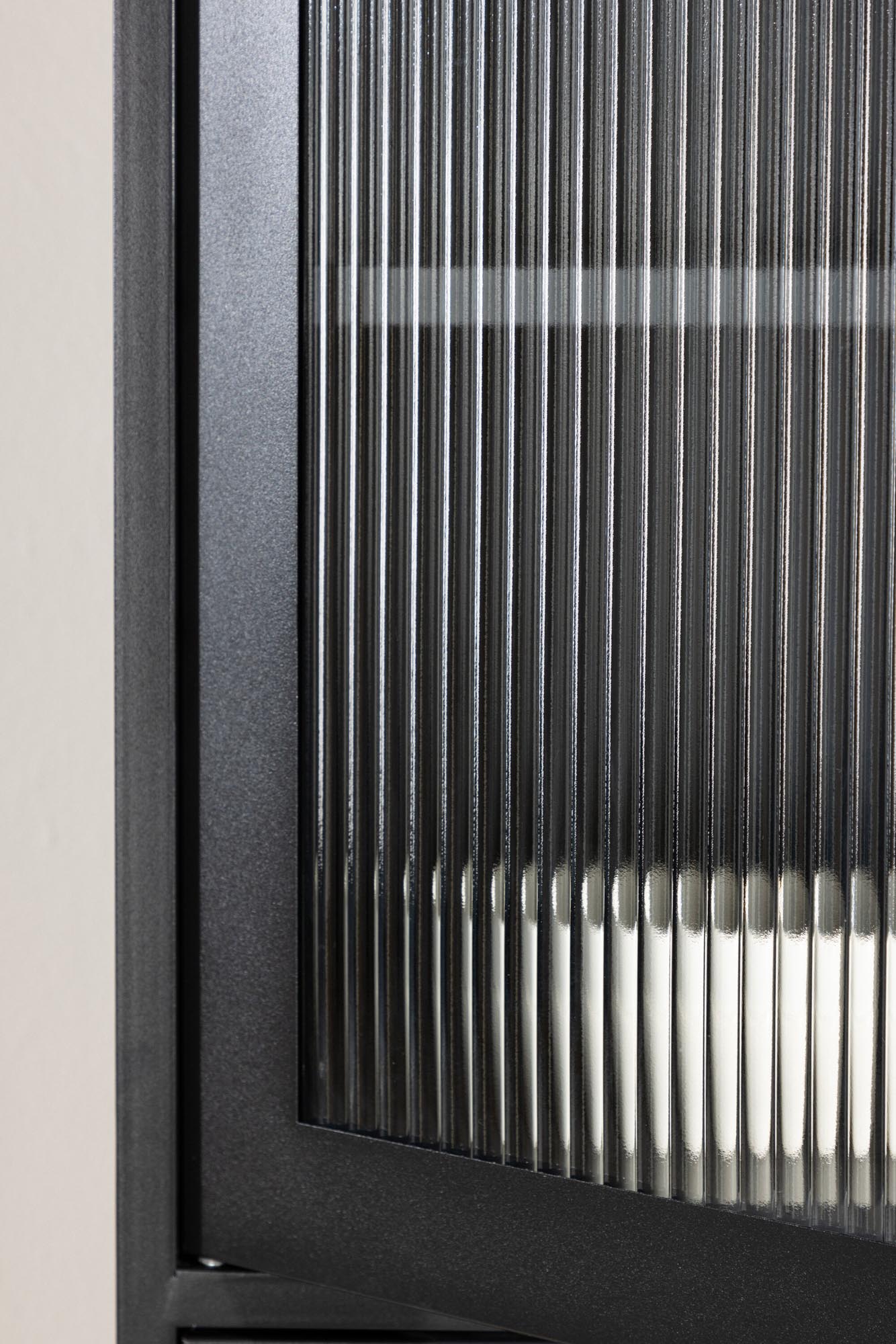 Kabinett La Paz: Modernes Design mit edlen Details von Venture Home.