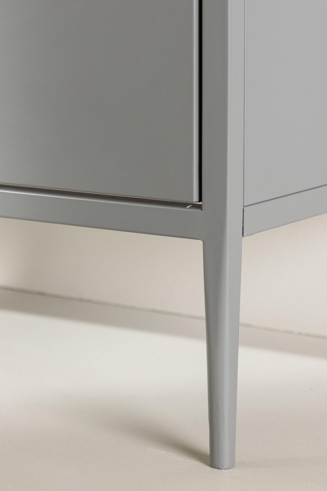 Kabinett La Paz: Stilvoller Stauraum in Schwarz mit eleganten Glastüren und robustem Stahl. Perfekt für Ihr modernes Zuhause!