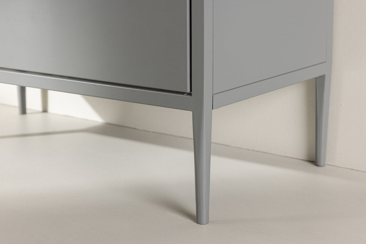 Kabinett La Paz in Hellgrau präsentiert im Onlineshop von KAQTU Design AG. Cabinet ist von Venture Home