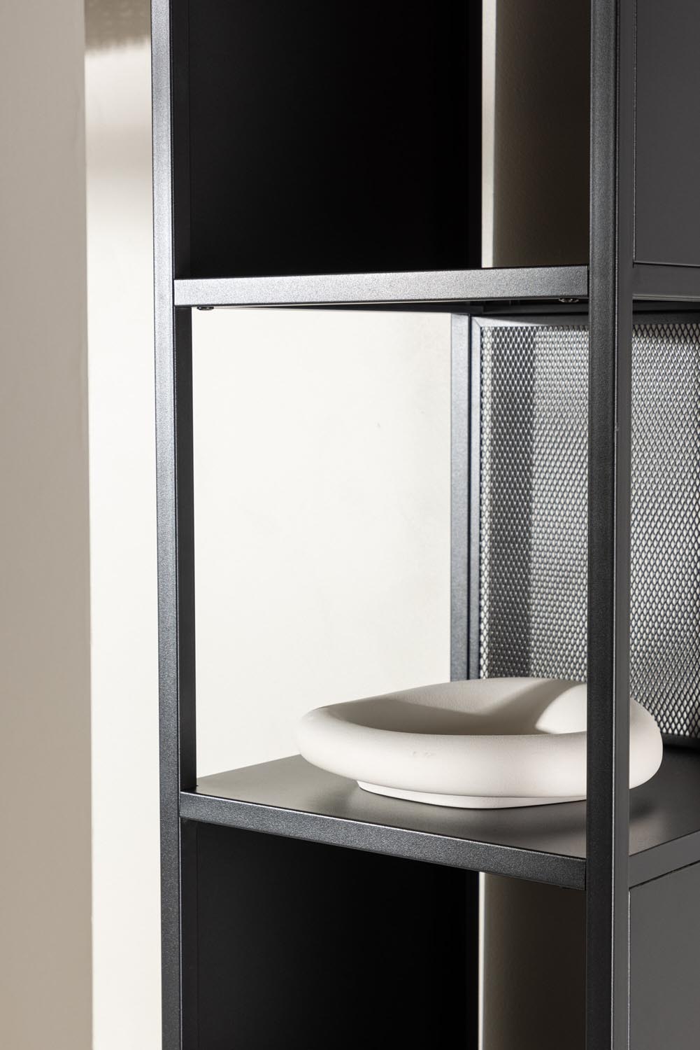 Buenos Aires Regal in Schwarz präsentiert im Onlineshop von KAQTU Design AG. Standregal ist von Venture Home