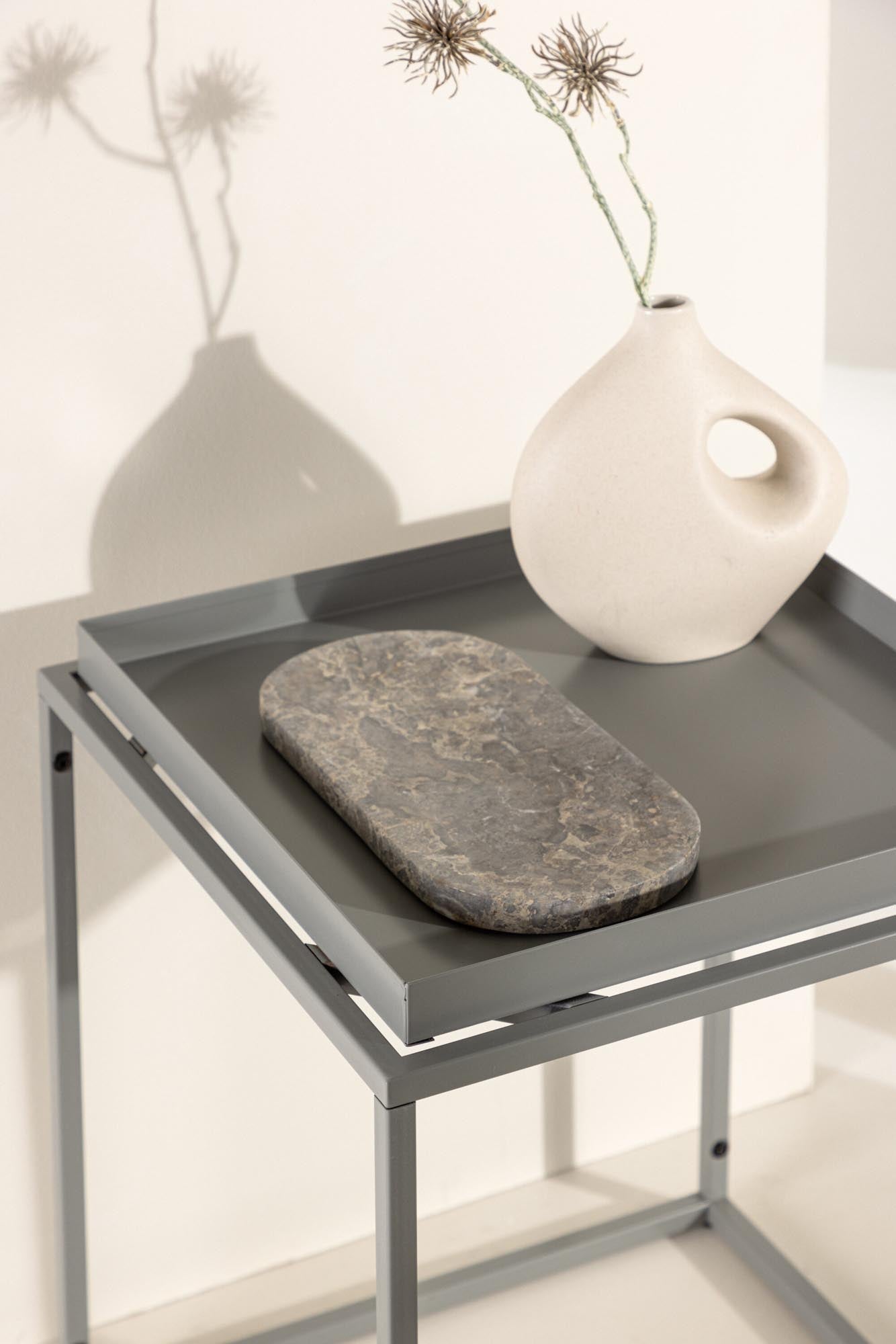 Entdecken Sie den eleganten Porto Beistelltisch von Venture Home: Hochwertiger Stahl, modernes Design und vielseitig einsetzbar in jedem Wohnraum.