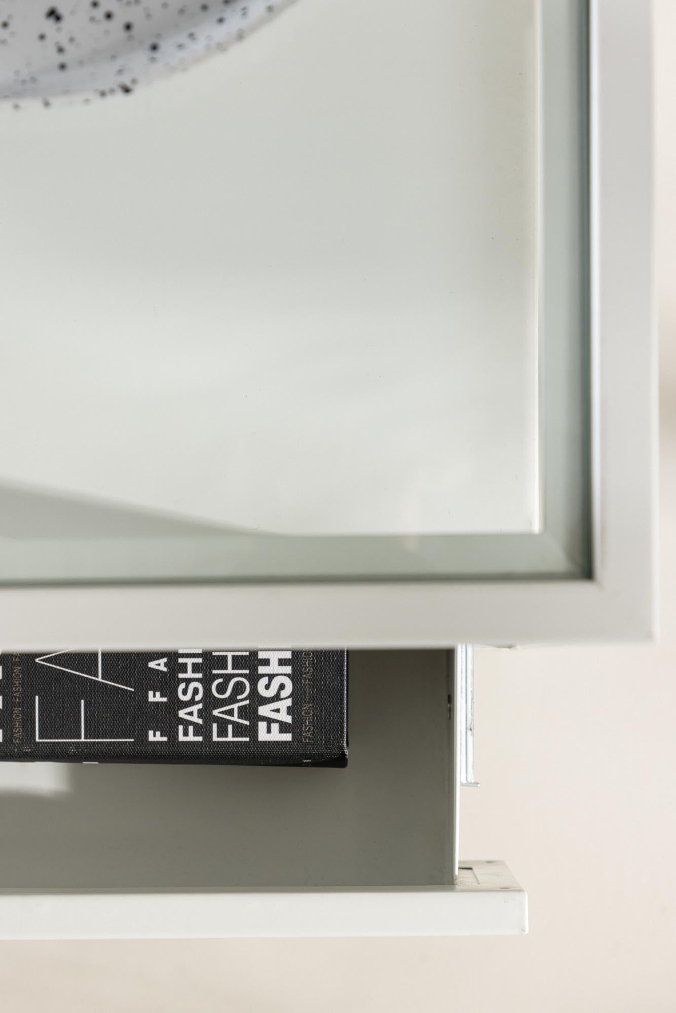 Moderner Fortaleza Beistelltisch von Venture Home für stilvolle Räume.