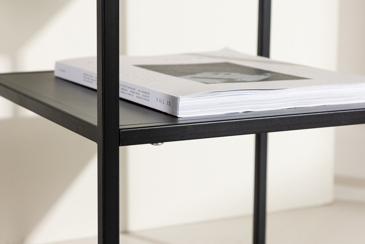 San Paulo Beistelltisch in Schwarz präsentiert im Onlineshop von KAQTU Design AG. Beistelltisch ist von Venture Home