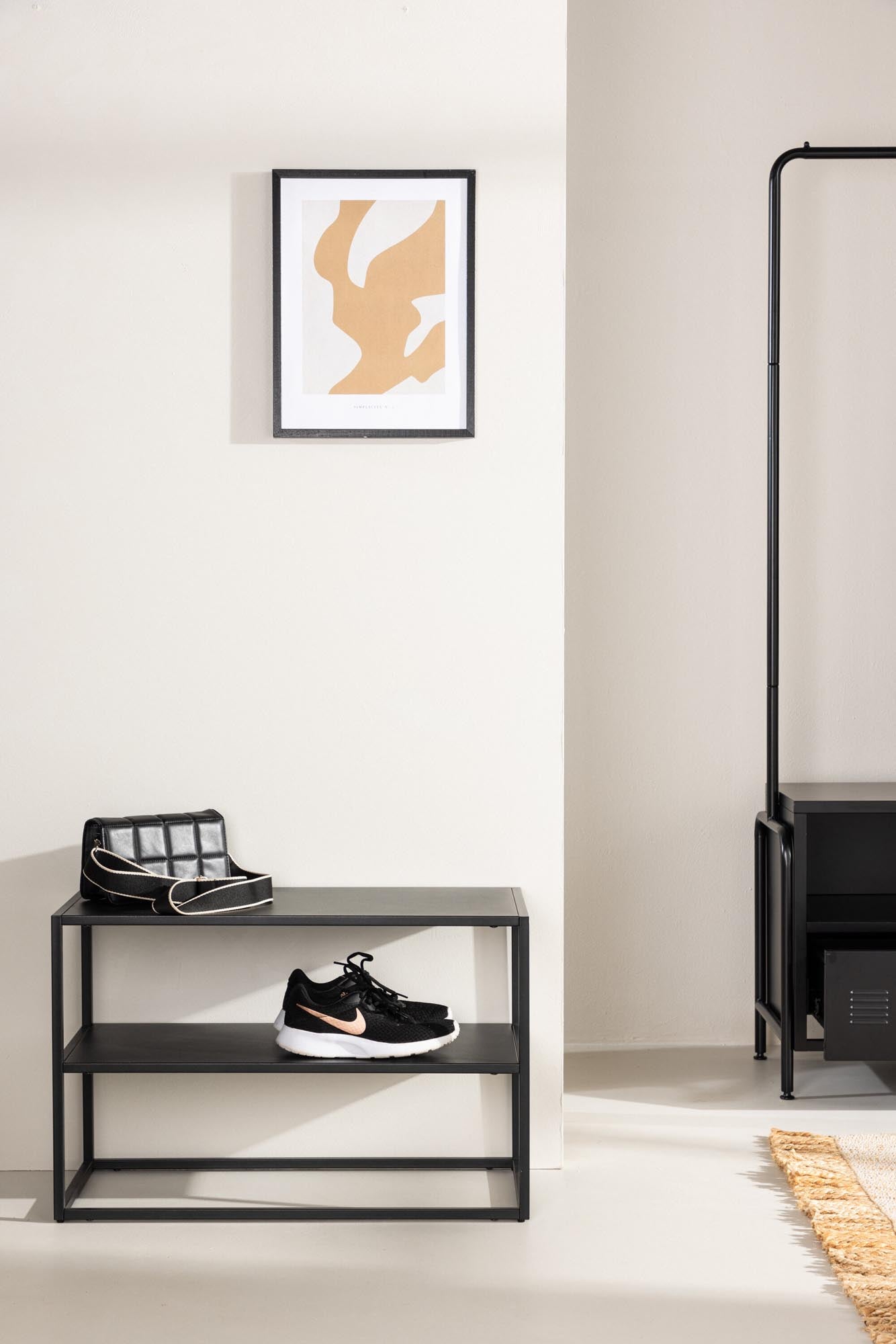 Das Curitiba Schuhregal von Venture Home: Funktionalität trifft auf skandinavisches Design. Robuster, pflegeleichter Stahl für stilvolle Ordnung.