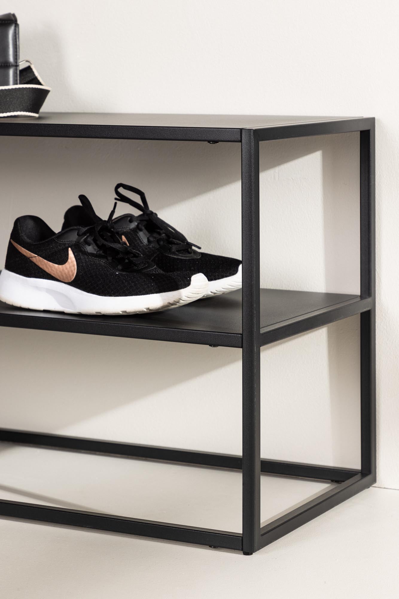 Das Curitiba Schuhregal von Venture Home bietet stilvolle Schuhaufbewahrung im skandinavischen Design. Perfekt für Ordnung und Eleganz!