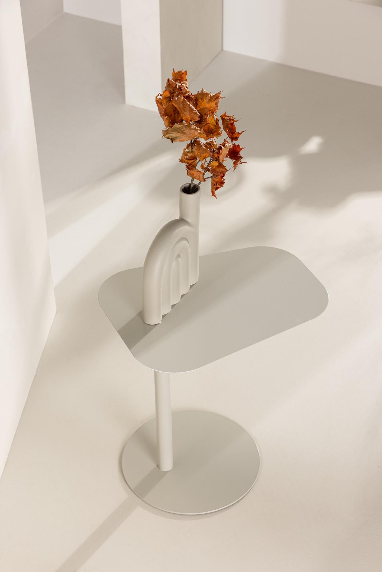 San Jose Beistelltisch von Venture Home: Eleganz und Funktionalität vereint für jeden Raum. Ideal als Nachttisch oder Konsolentisch.