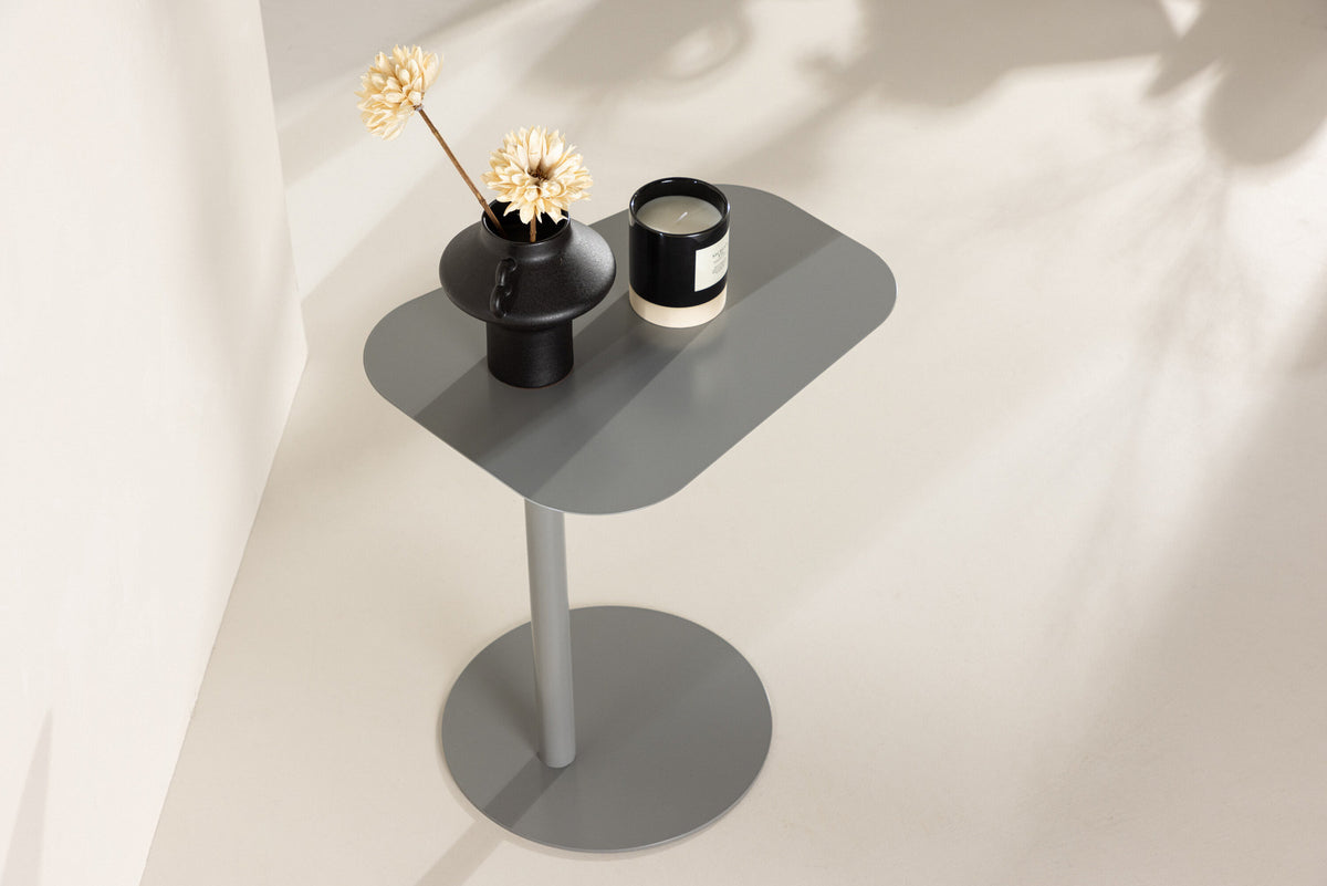San Jose Beistelltisch in Hellgrau präsentiert im Onlineshop von KAQTU Design AG. Beistelltisch ist von Venture Home