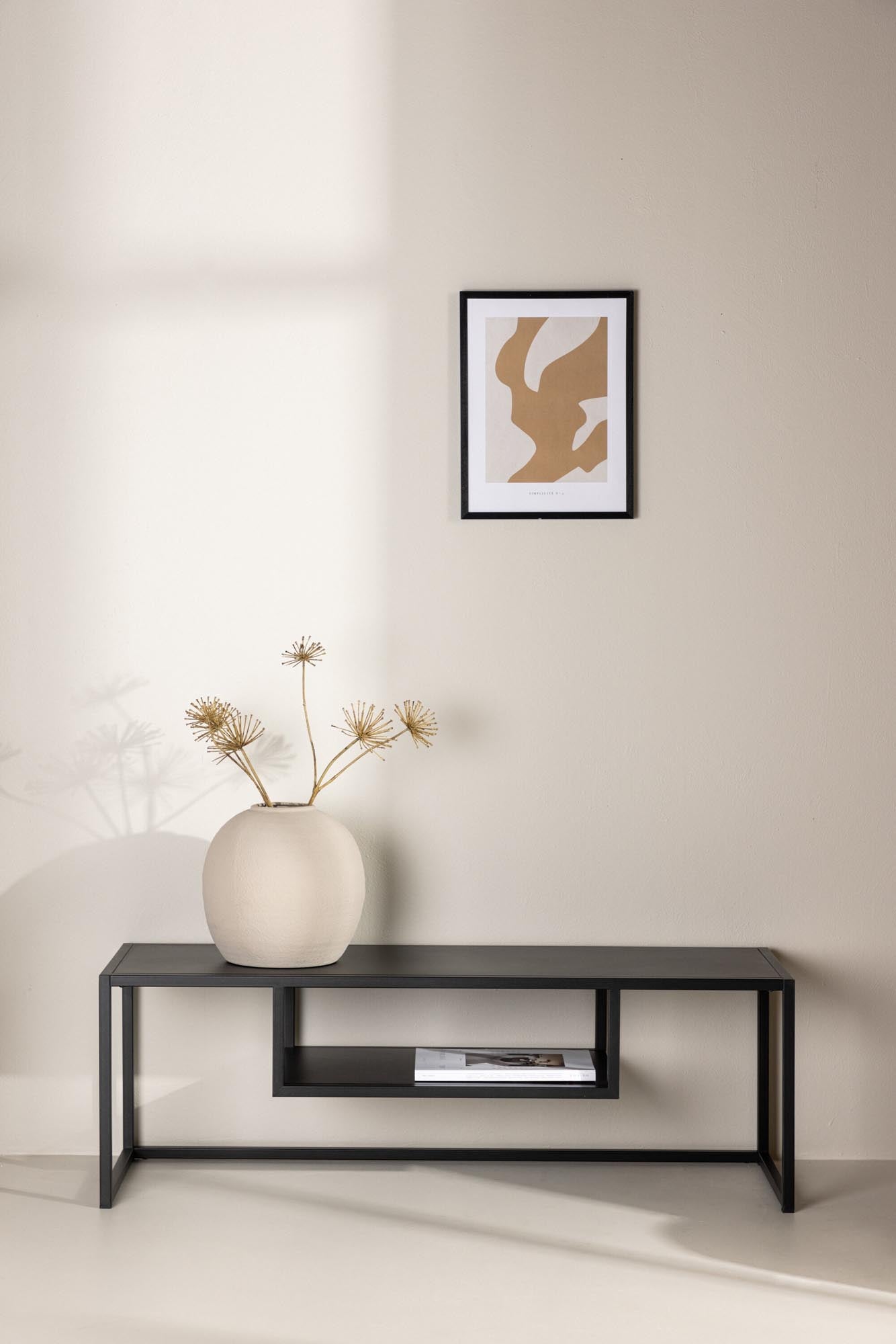 Eleganter Riverside TV-Ständer von Venture Home für zeitlose Eleganz.