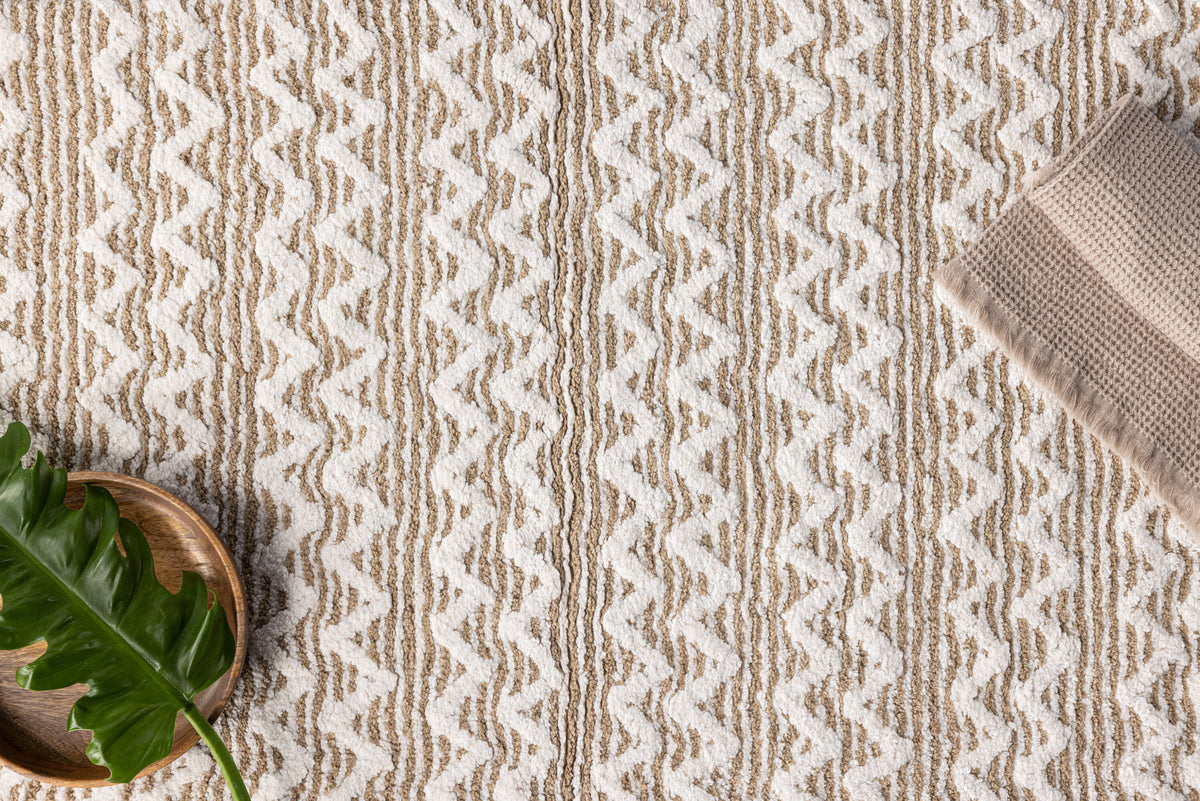 Philippa Teppich in Sand präsentiert im Onlineshop von KAQTU Design AG. Teppich ist von Venture Home