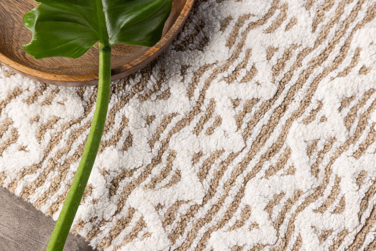 Philippa Teppich in Sand präsentiert im Onlineshop von KAQTU Design AG. Teppich ist von Venture Home