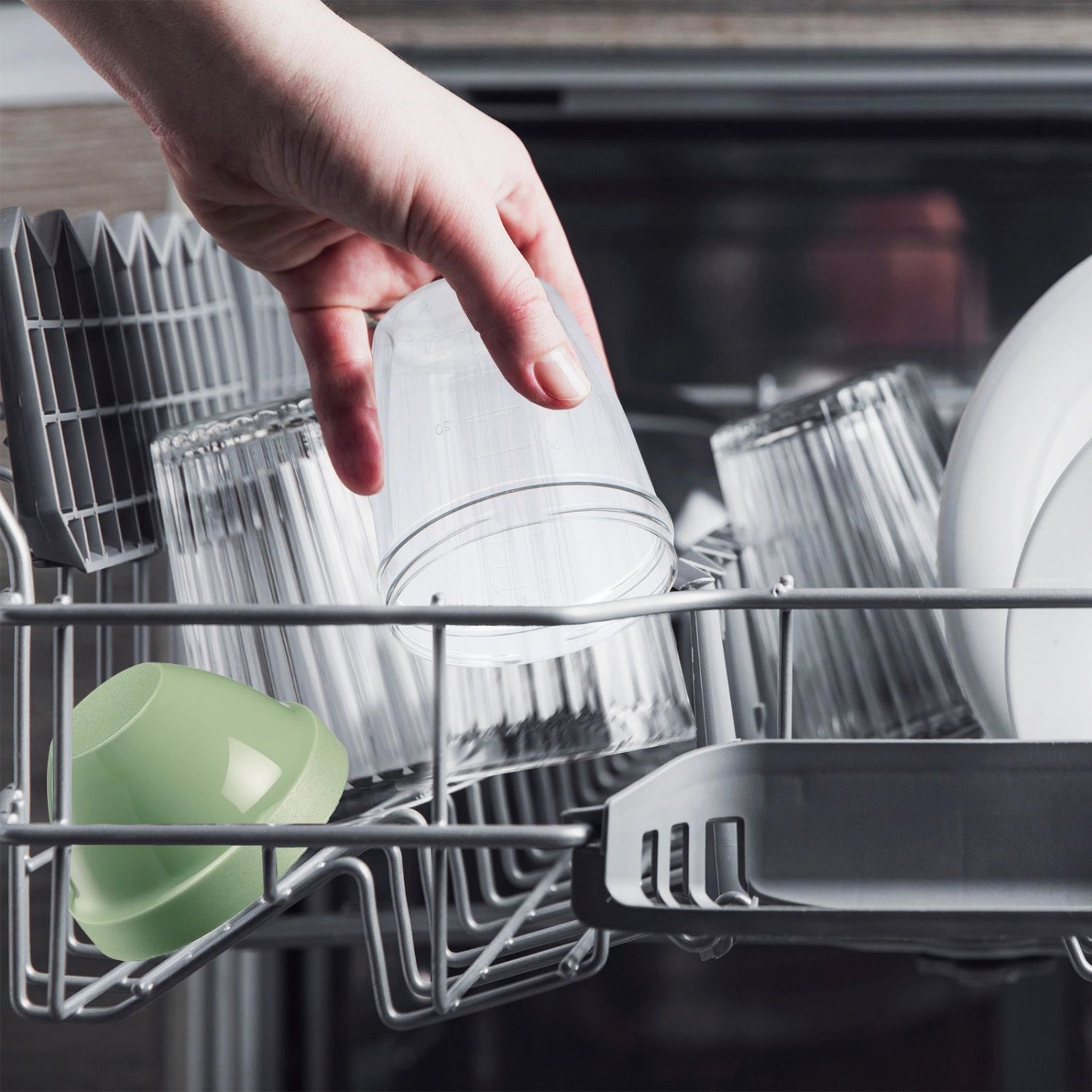 Mix-Ei Schüttelbecher 0.25l mint in Grün präsentiert im Onlineshop von KAQTU Design AG. Küchenhelfer ist von Westmark