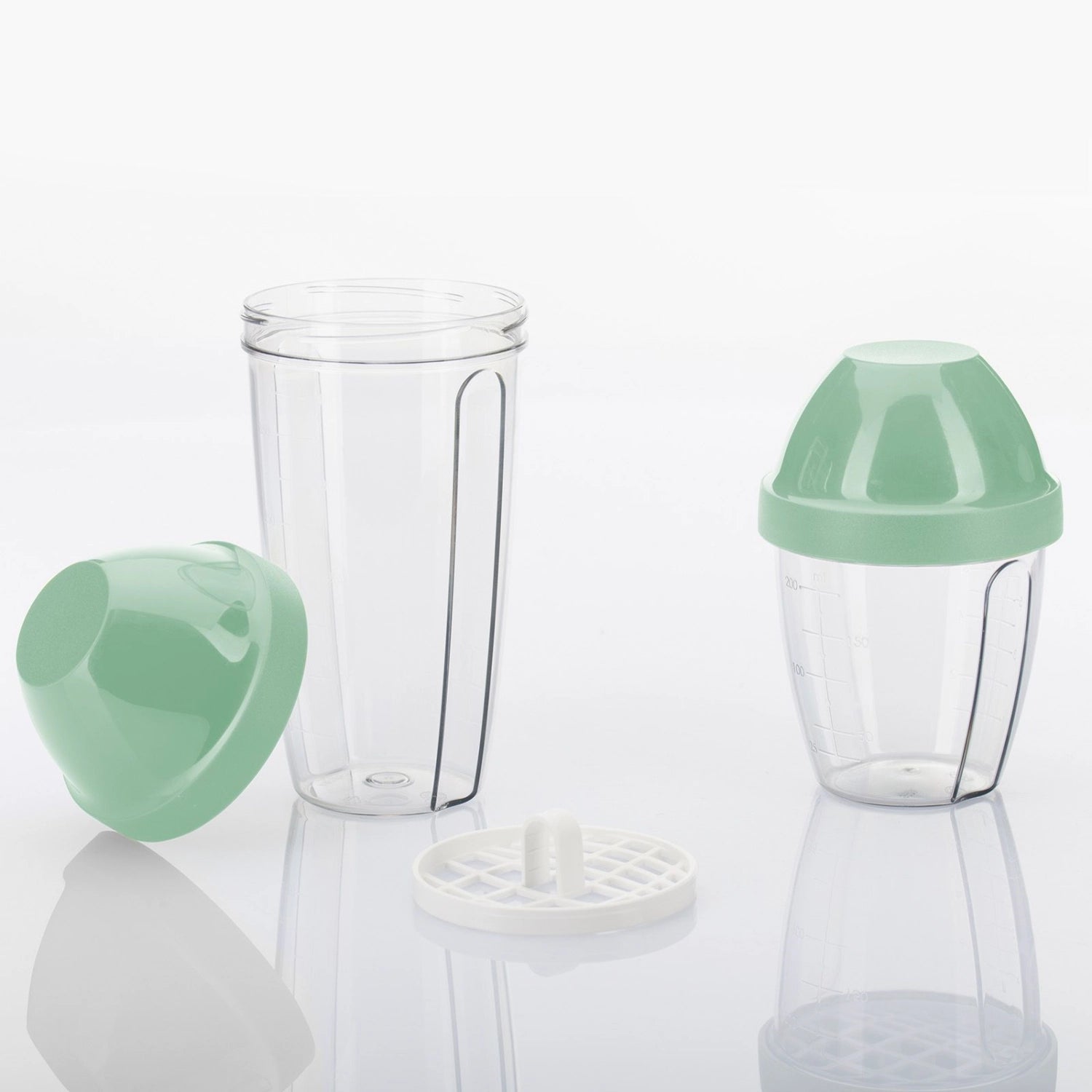 Maxi Schüttelbecher 0.5l mint in Grün präsentiert im Onlineshop von KAQTU Design AG. Küchenhelfer ist von Westmark