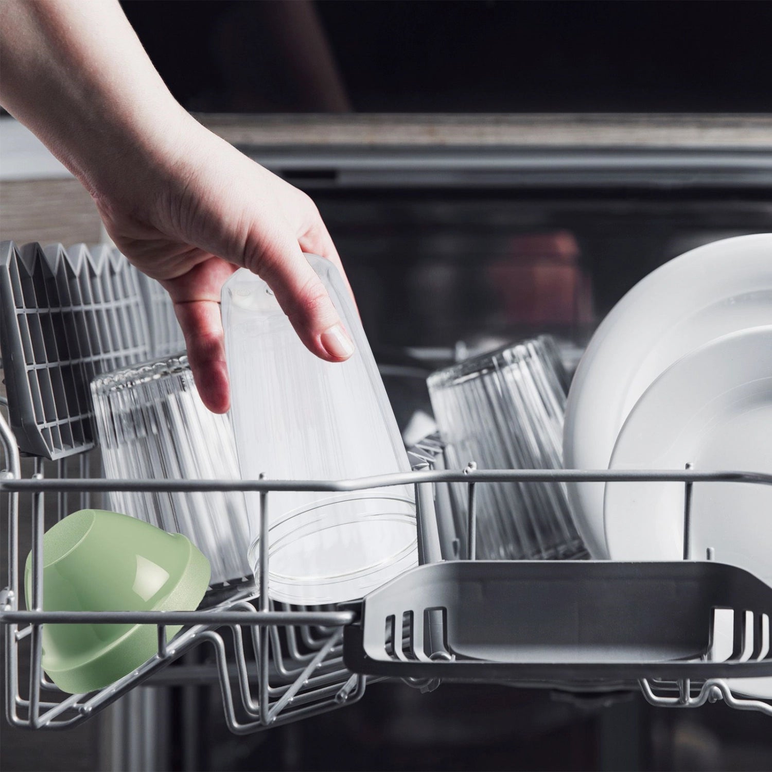 Maxi Schüttelbecher 0.5l mint in Grün präsentiert im Onlineshop von KAQTU Design AG. Küchenhelfer ist von Westmark