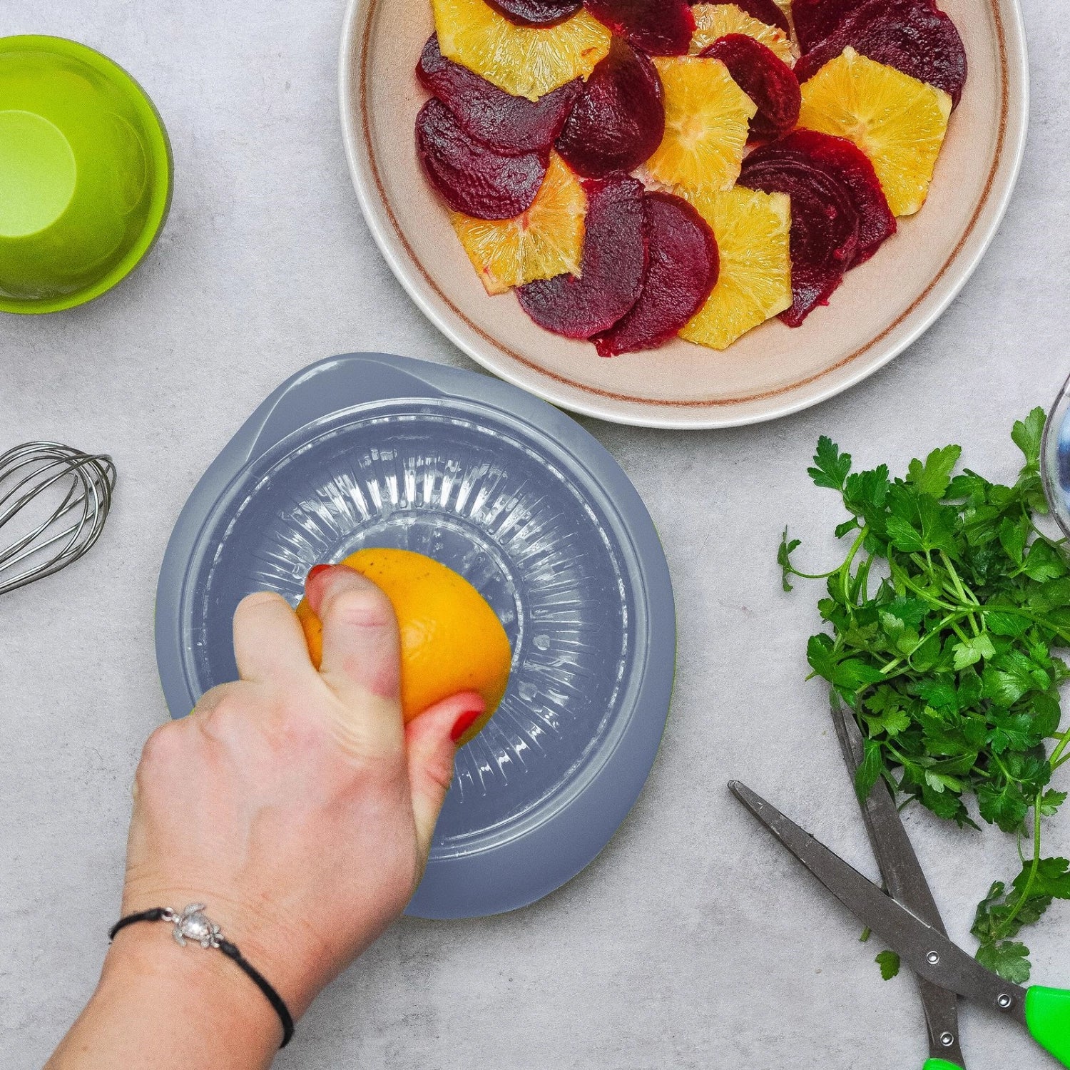 Stilvolle Limetta Zitrus- und Orangenpresse in Blau, 0.5l, perfekt für die Zubereitung von erfrischenden Säften. Ein unverzichtbares Küchenutensil von Westmark.