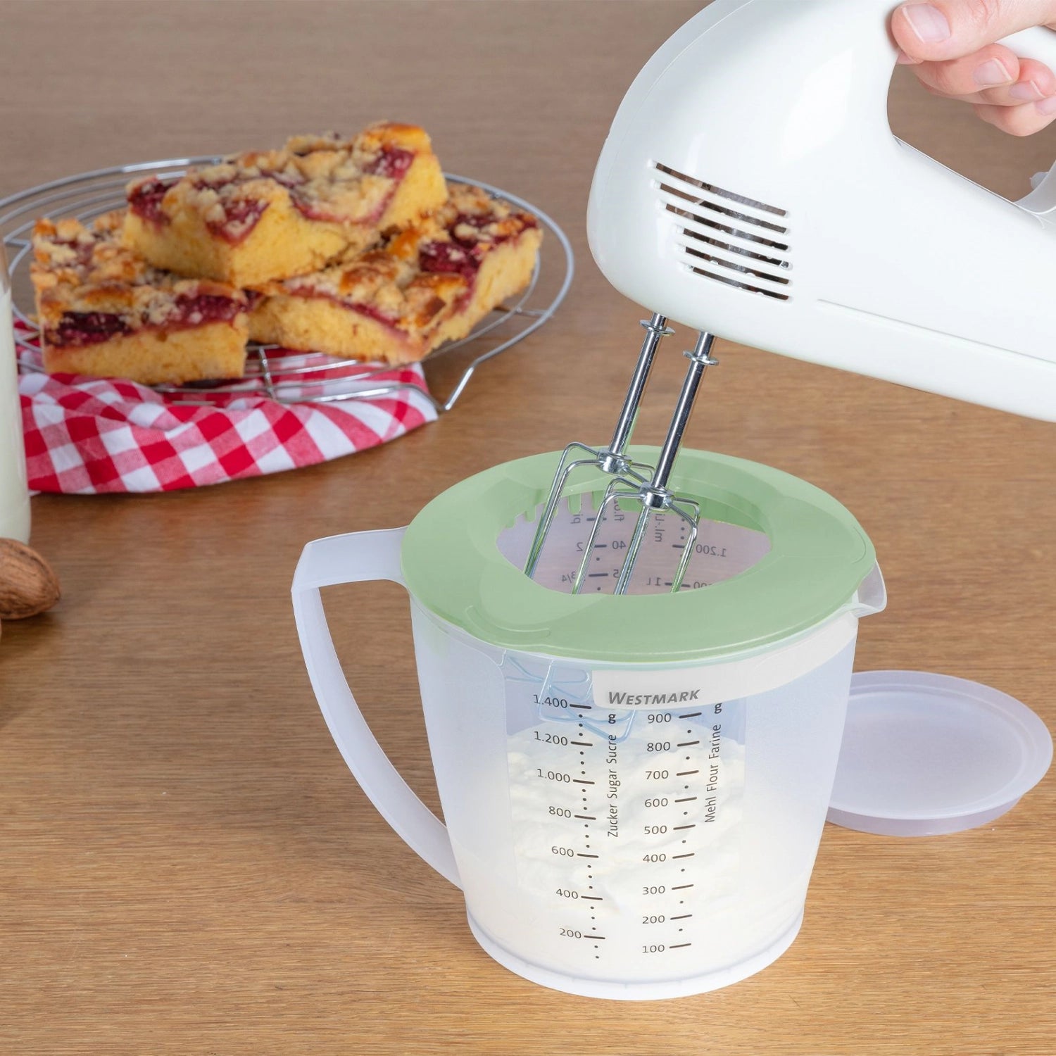 Mintfarbener Helena Rührbecher mit Deckel, 1.4l, ideal für präzises Messen und Rühren in der Küche, von Westmark.
