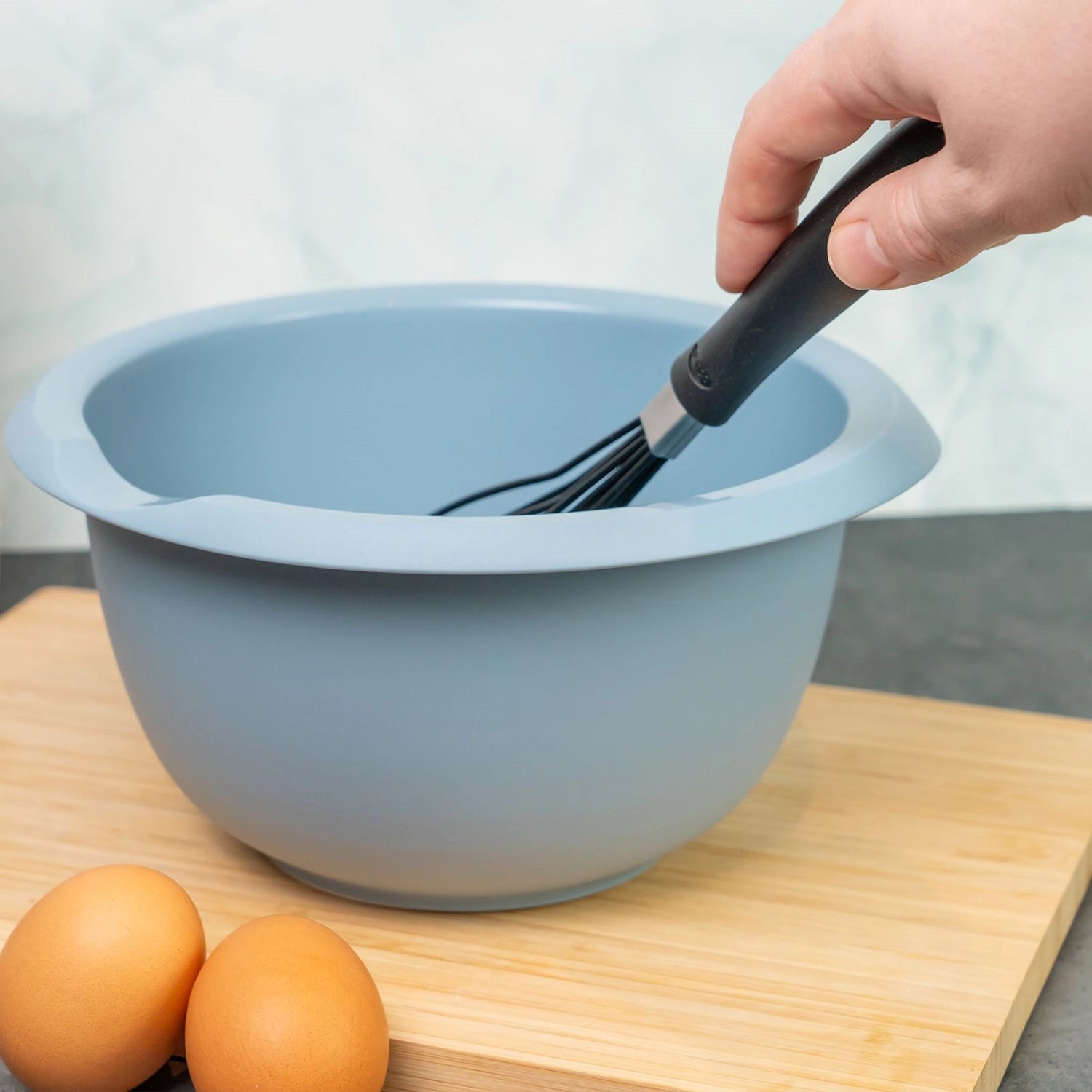 Blaue Rührschüssel ohne Deckel mit 2,5 Litern Fassungsvermögen, ideal für die Zubereitung von Speisen, von Westmark.