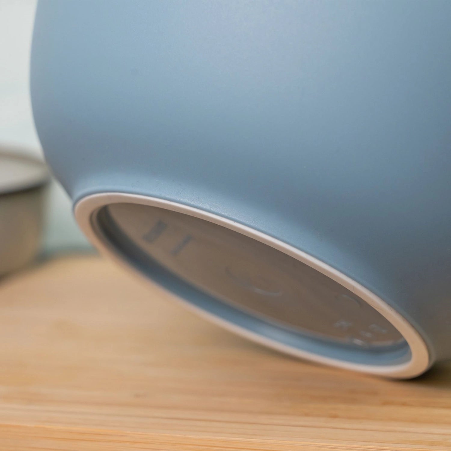 Rührschüssel mit Spritzschutz 3.5l blau in Blau präsentiert im Onlineshop von KAQTU Design AG. Backutensilien ist von Westmark