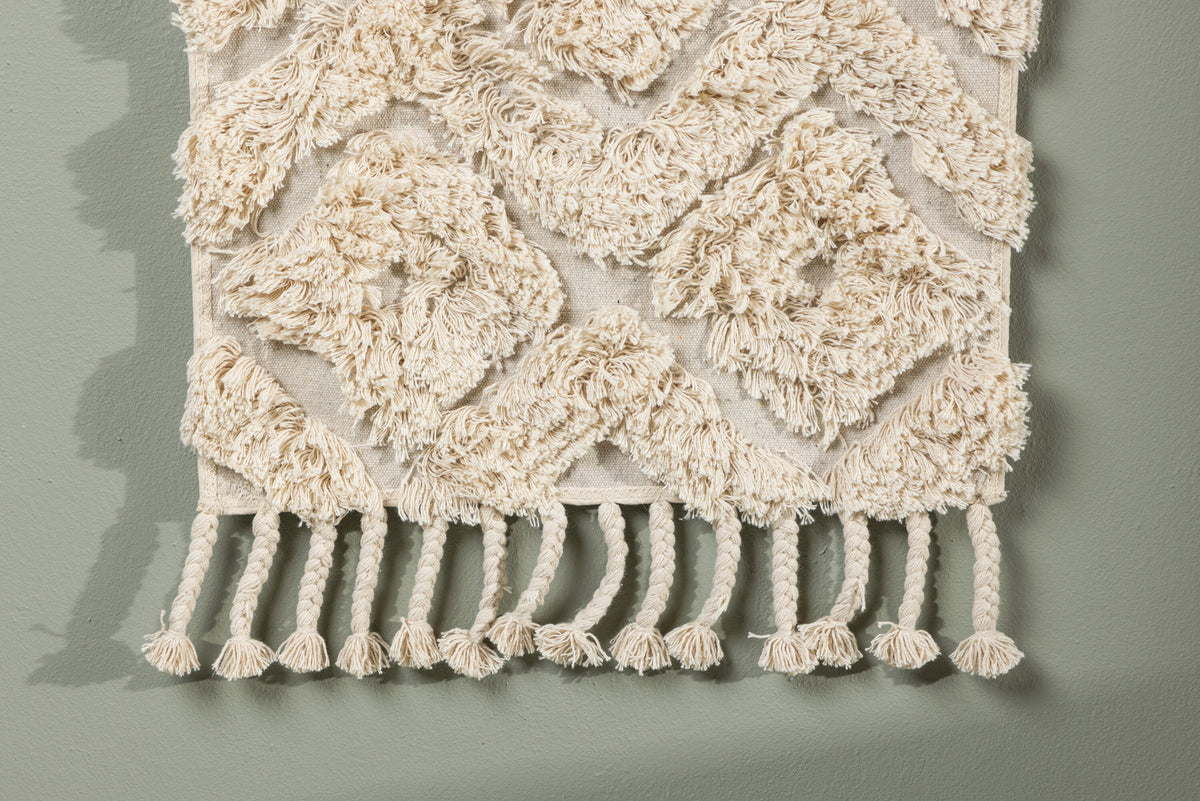 Hilda Textile in Cremefarben präsentiert im Onlineshop von KAQTU Design AG. Wandteppich ist von Venture Home