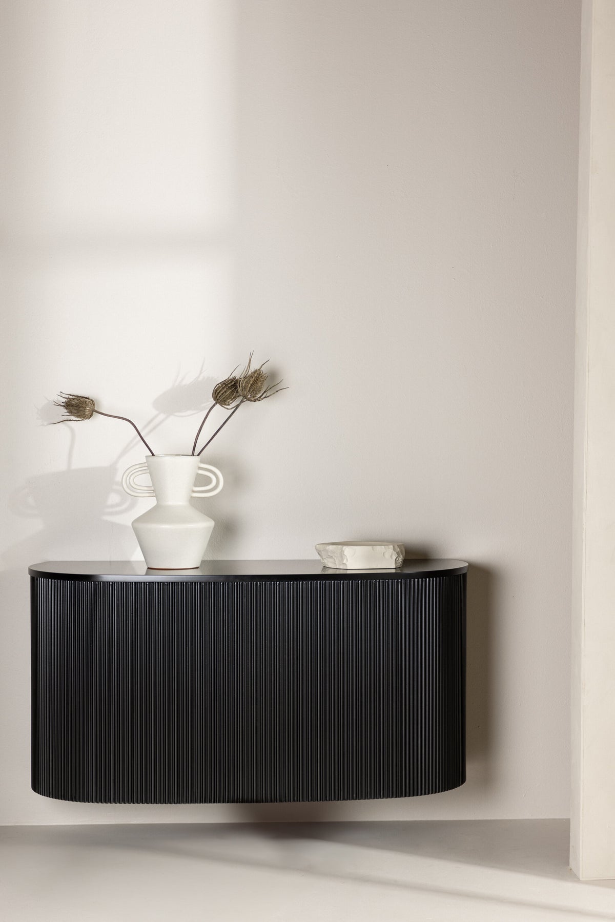 Loca Sideboard in Schwarz präsentiert im Onlineshop von KAQTU Design AG. Sideboard ist von Venture Home