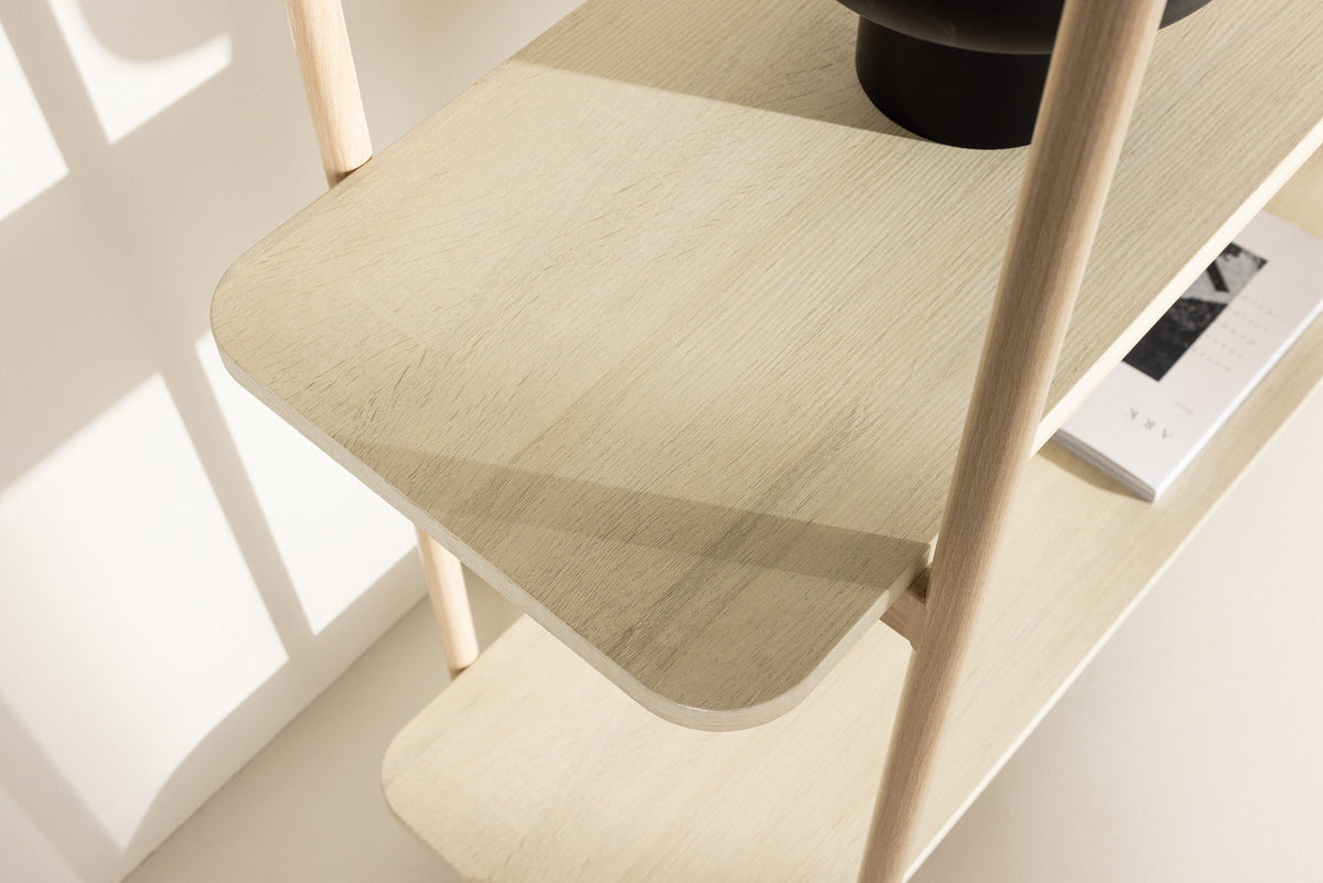 Heim Regal in Tünchen präsentiert im Onlineshop von KAQTU Design AG. Standregal ist von Vind