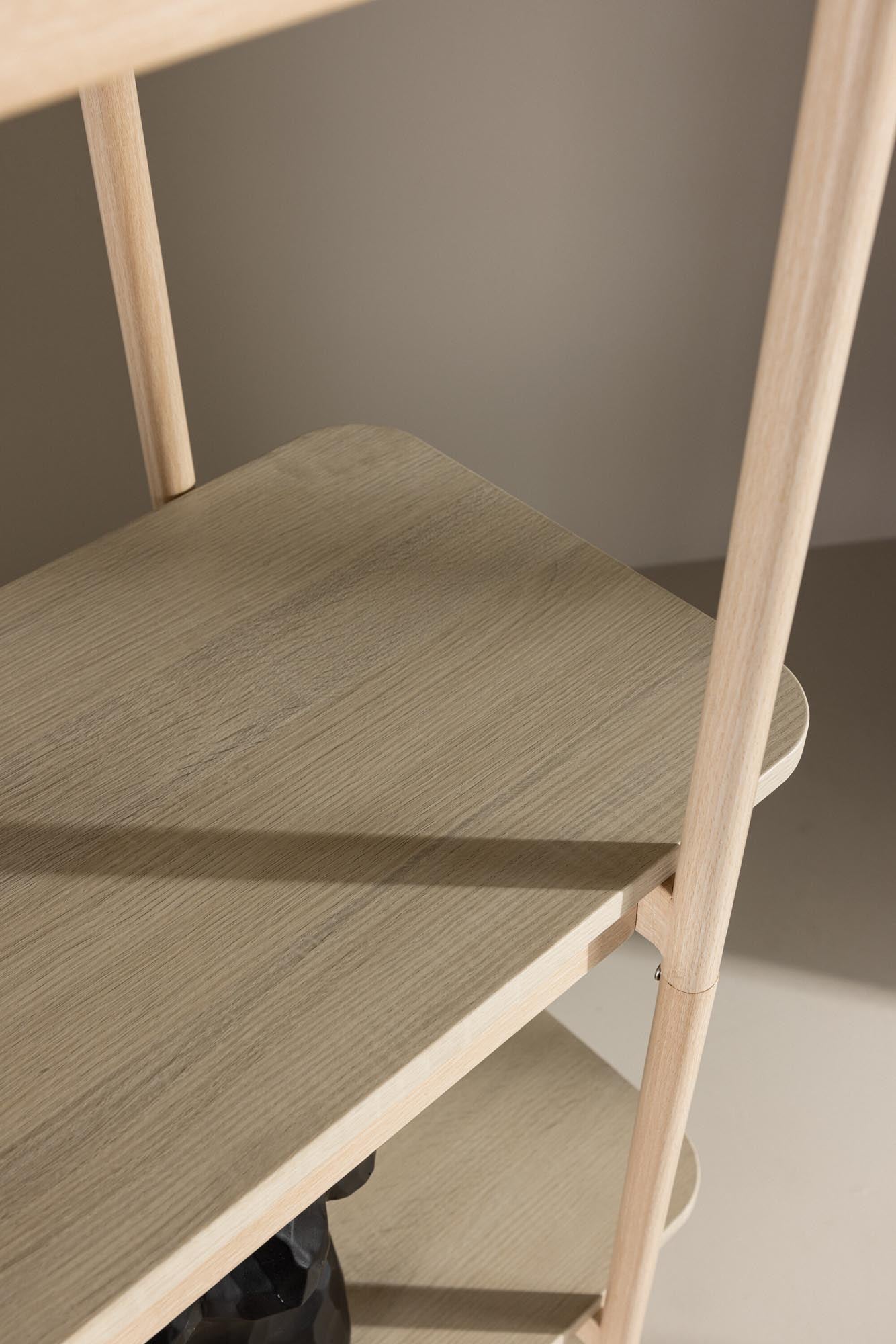 Heim Regal von Vind: Stilvolles Standregal aus robustem MDF mit elegantem Stahlrahmen. Perfekt für jedes Zuhause!