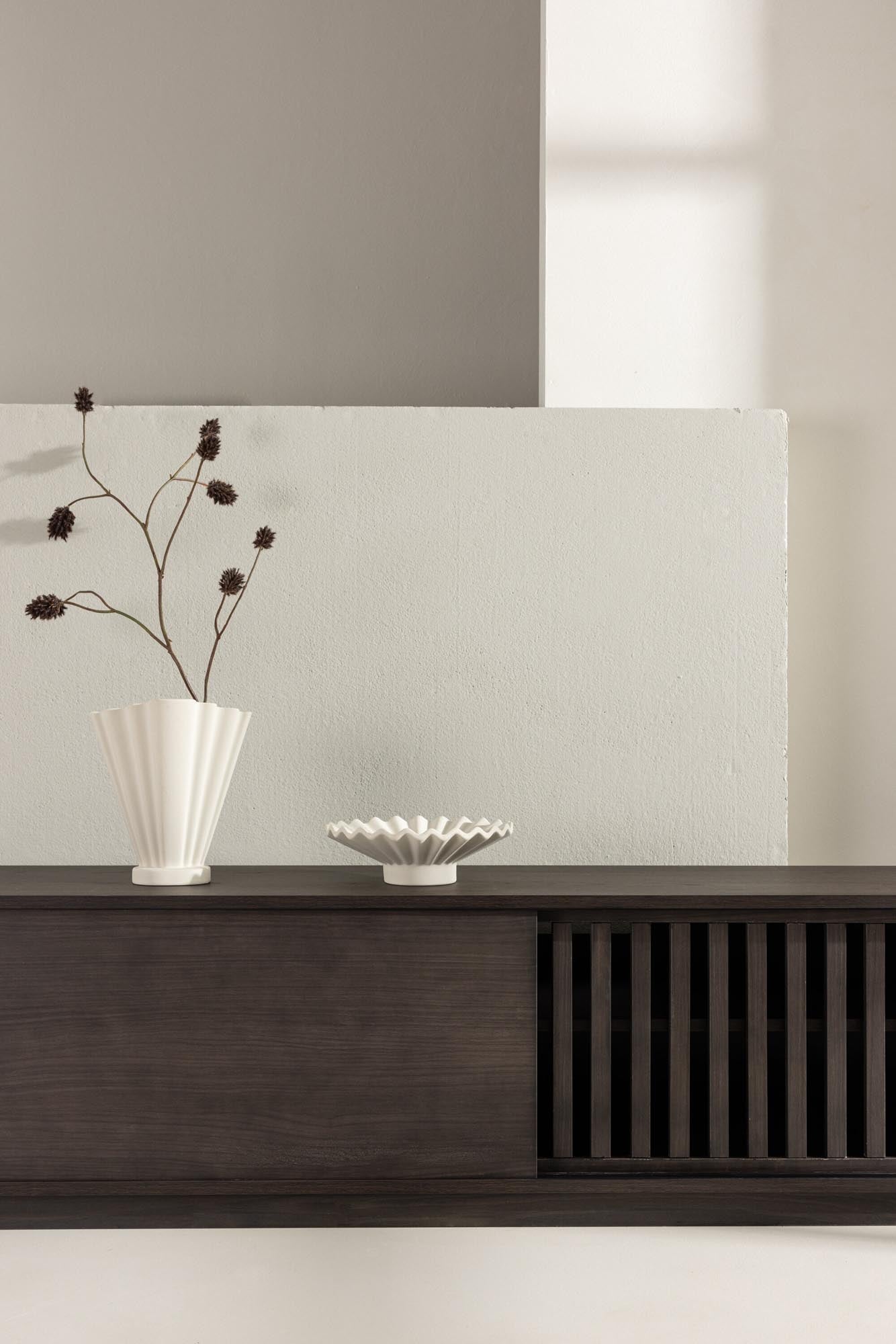 Lugo TV-Sideboard: Stilvolle Eleganz mit vielseitigem Stauraum.