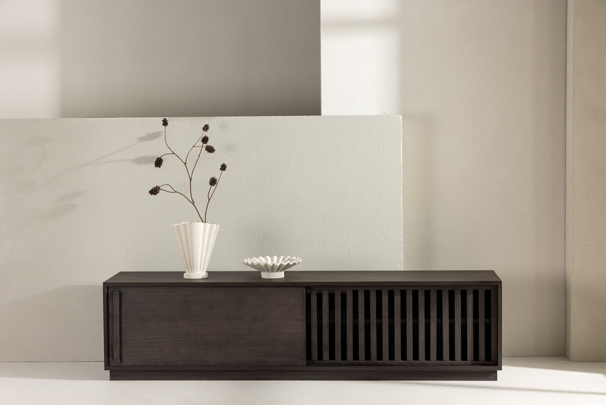 Lugo TV Sideboard in Mokka präsentiert im Onlineshop von KAQTU Design AG. TV-Möbel ist von Venture Home