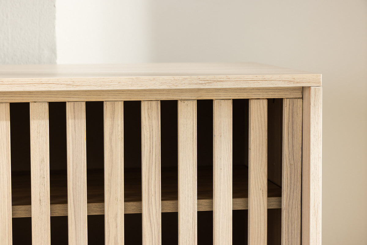 Lugo TV Sideboard in Tünchen präsentiert im Onlineshop von KAQTU Design AG. TV-Möbel ist von Venture Home