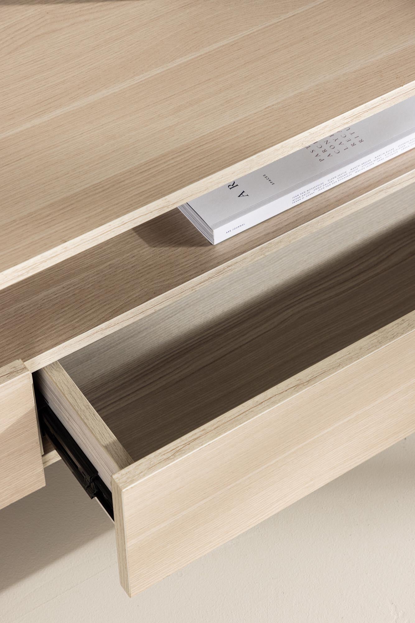 Navarra TV-Sideboard: Modernes Design trifft auf Funktionalität.