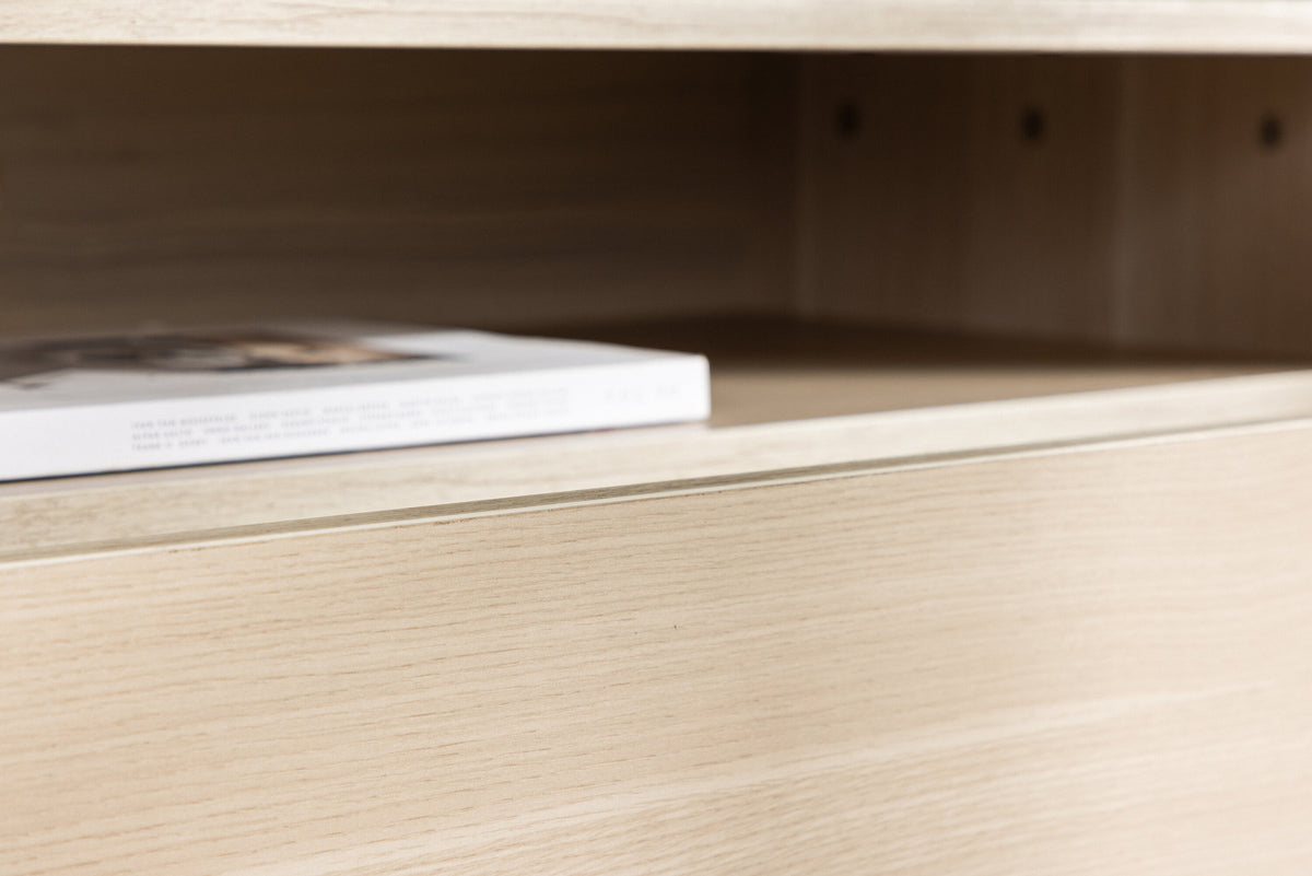 Navarra TV Sideboard in Schwarz/ Weisswäsche präsentiert im Onlineshop von KAQTU Design AG. TV-Möbel ist von Venture Home
