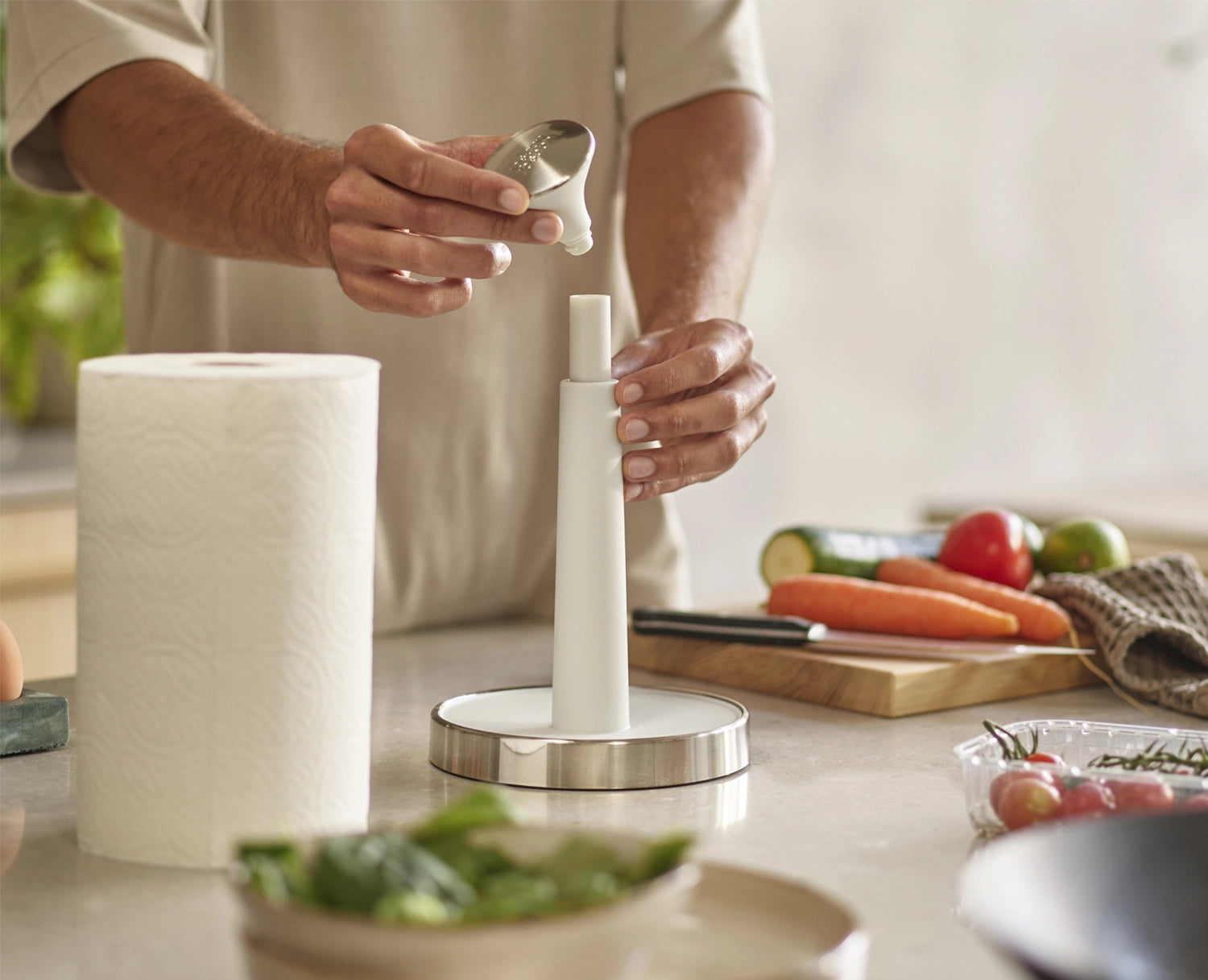 Push+tear roll holder ECRU for kitchen rolls up to H24cm