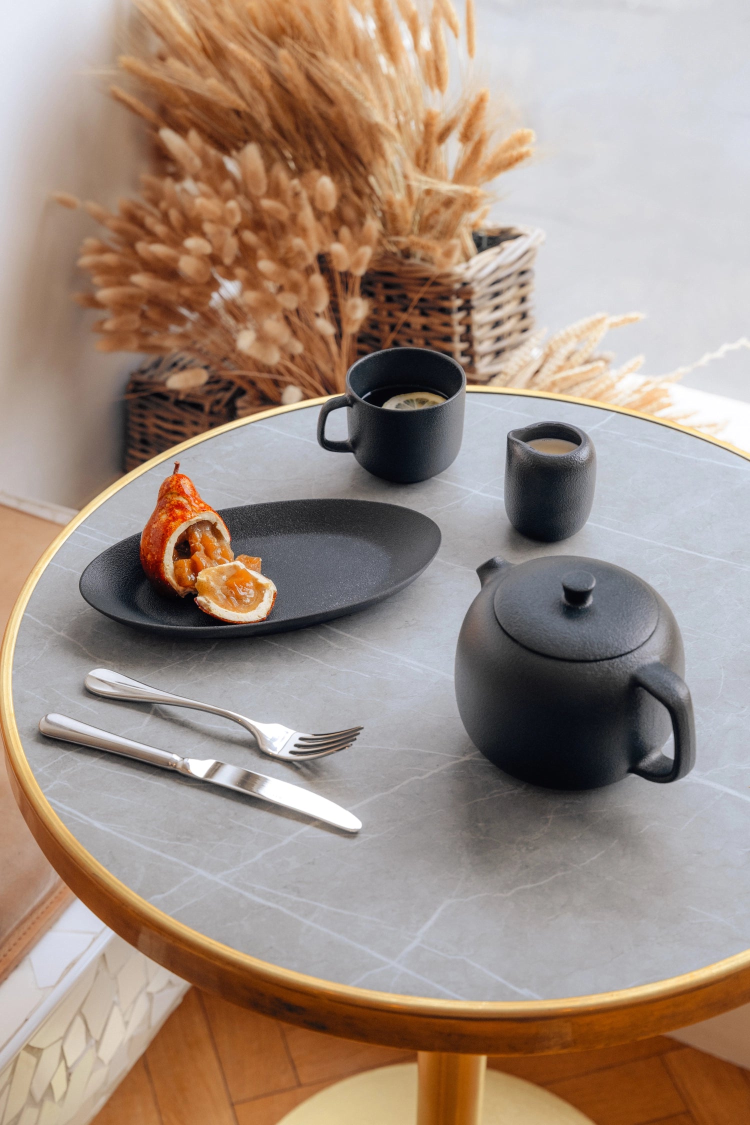 Stilvolle Teetasse in Gusseisen-Optik, ideal für Teegenuss und als dekoratives Element. Maße: Durchmesser 8,5 cm, Höhe 7,5 cm, Volumen 20 cl.